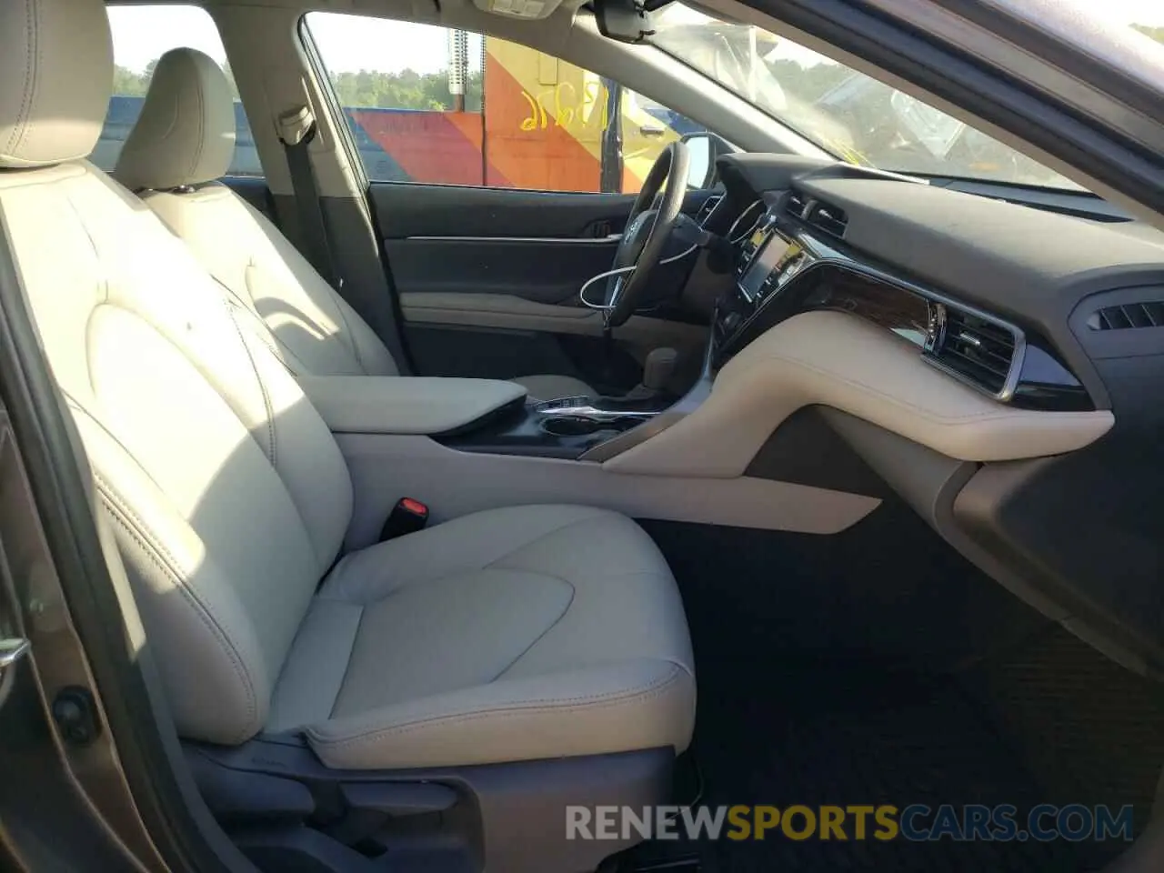 5 fotografías del automóvil dañado 4T1C31AK7LU535314 TOYOTA CAMRY 2020
