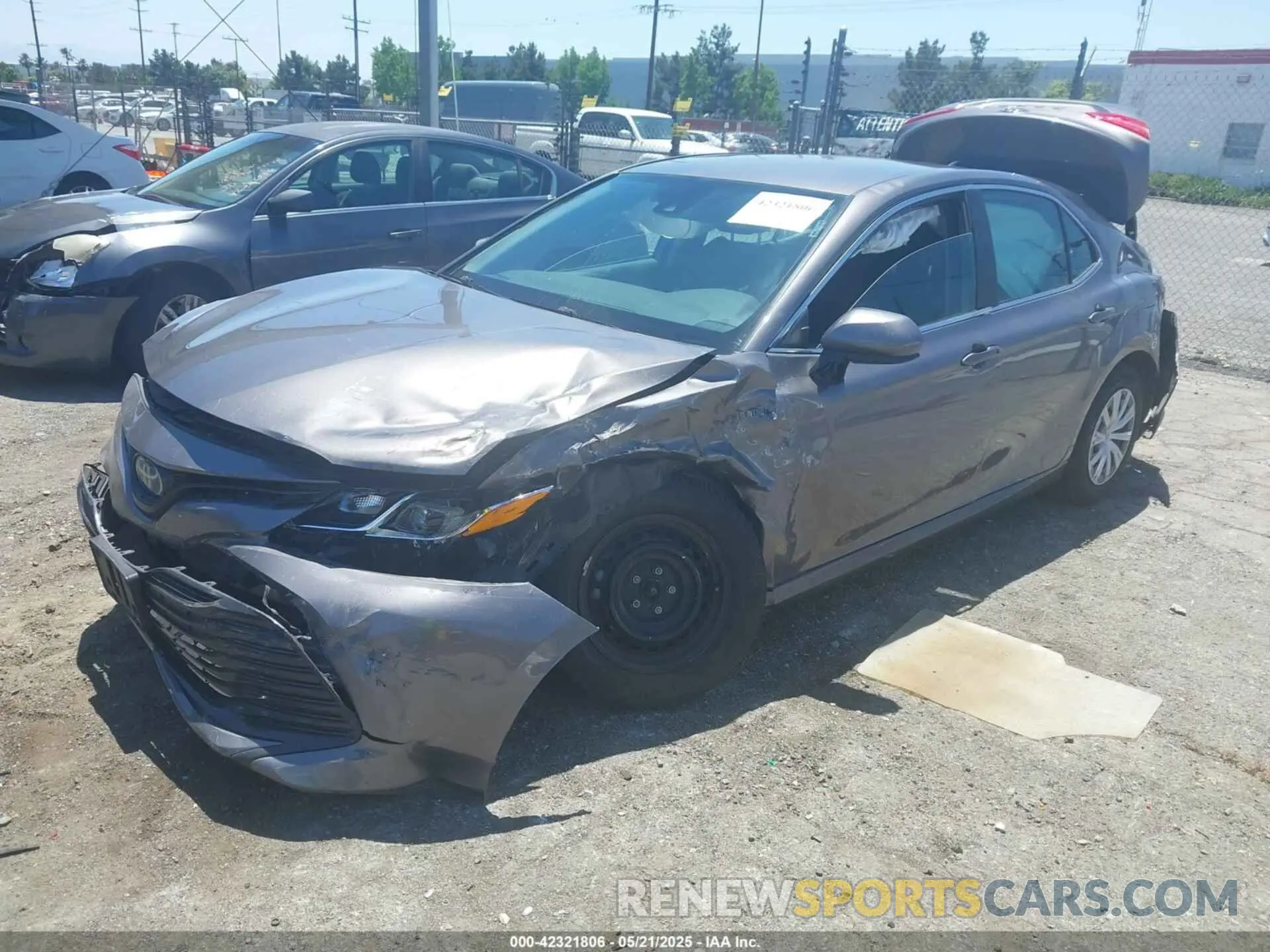 2 fotografías del automóvil dañado 4T1C31AK8LU528758 TOYOTA CAMRY 2020