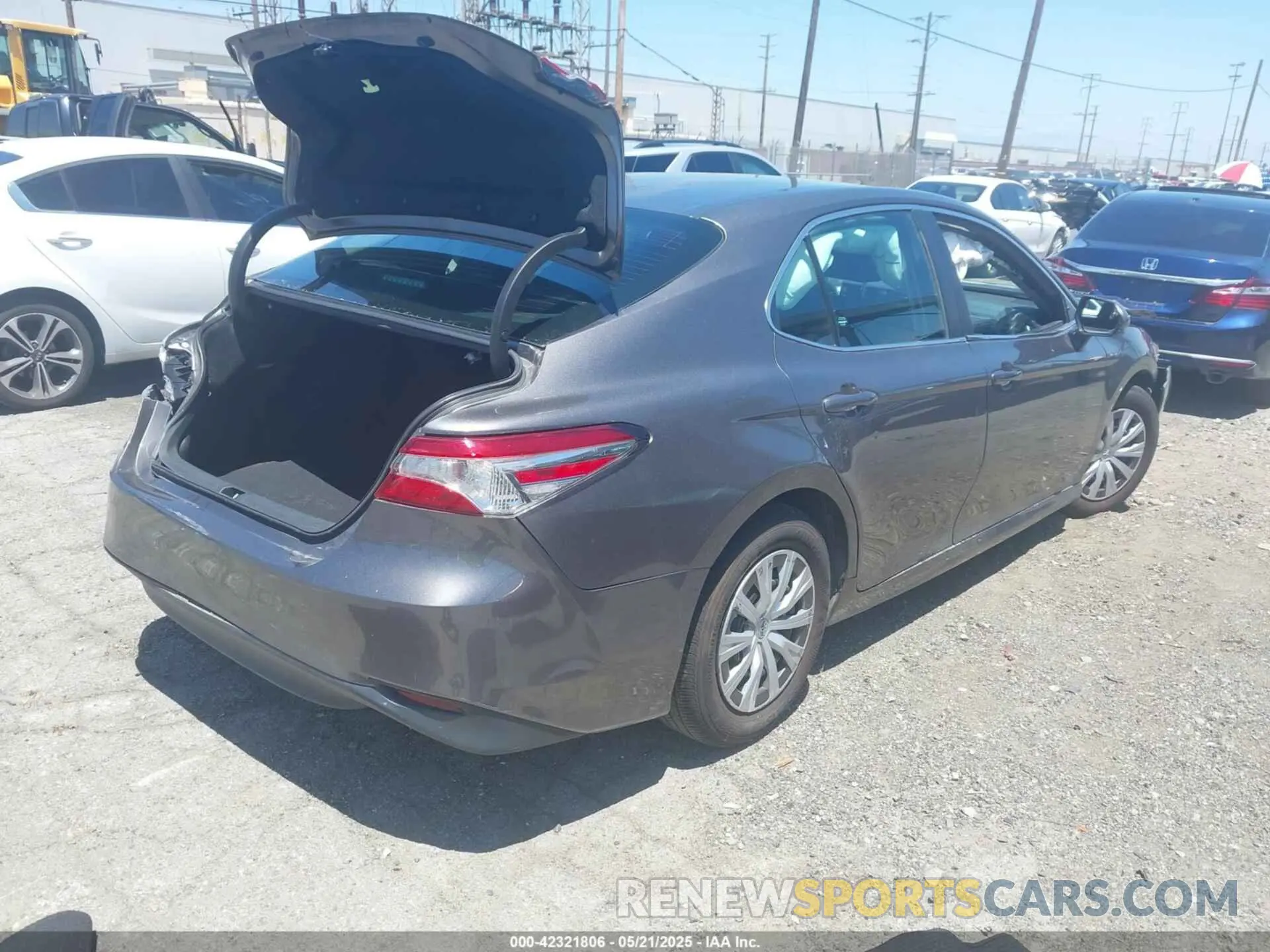 4 fotografías del automóvil dañado 4T1C31AK8LU528758 TOYOTA CAMRY 2020