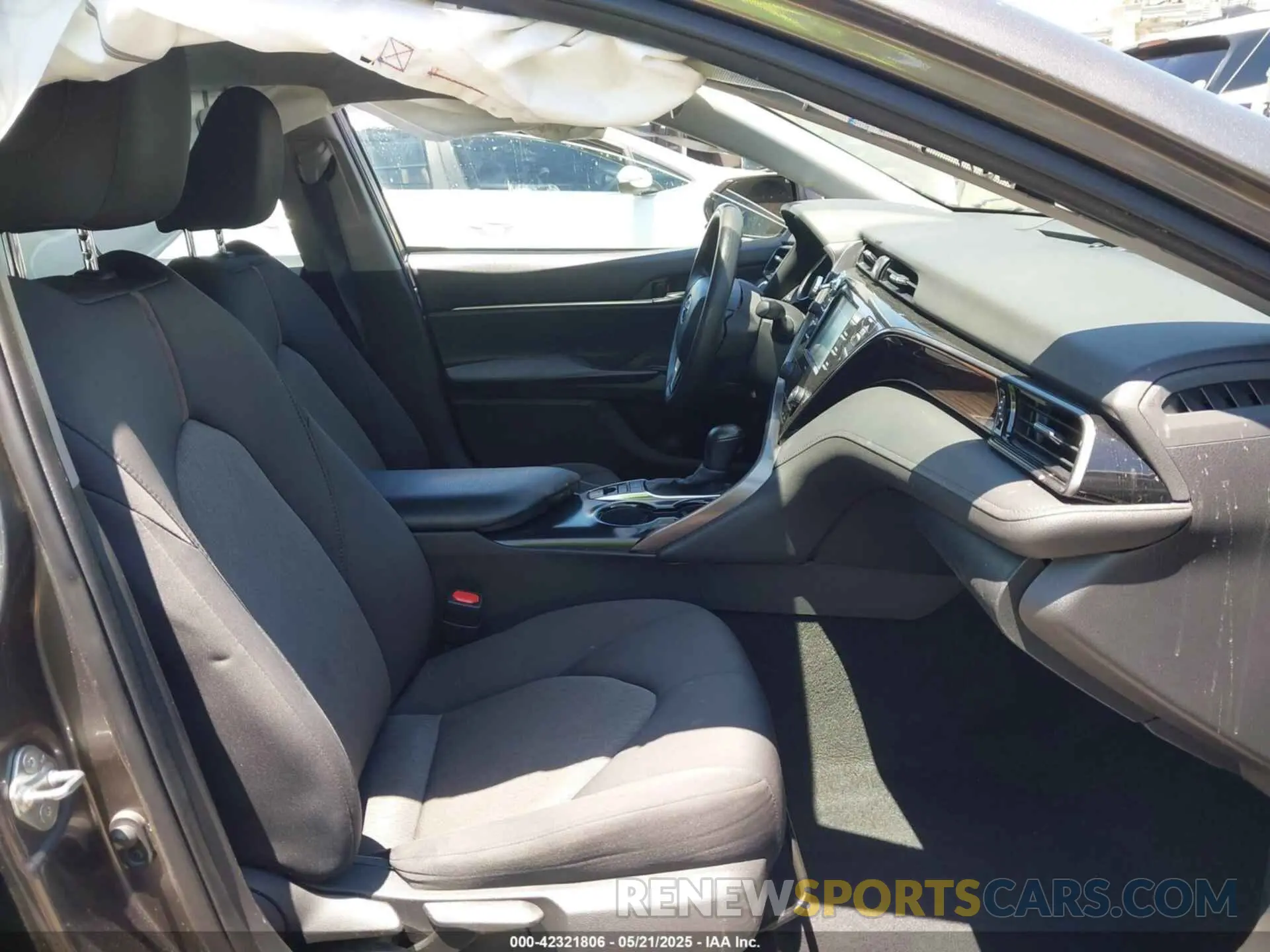 5 fotografías del automóvil dañado 4T1C31AK8LU528758 TOYOTA CAMRY 2020