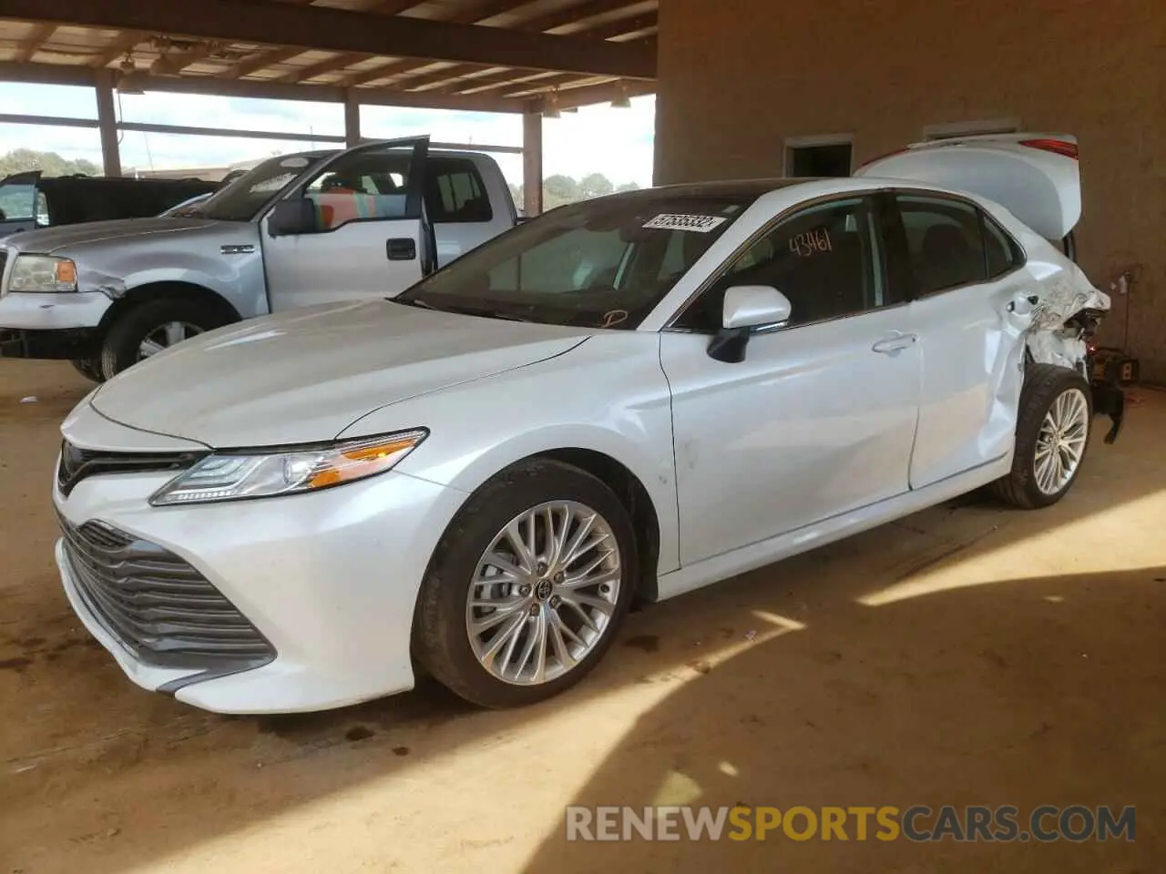 2 fotografías del automóvil dañado 4T1F11AK0LU357426 TOYOTA CAMRY 2020