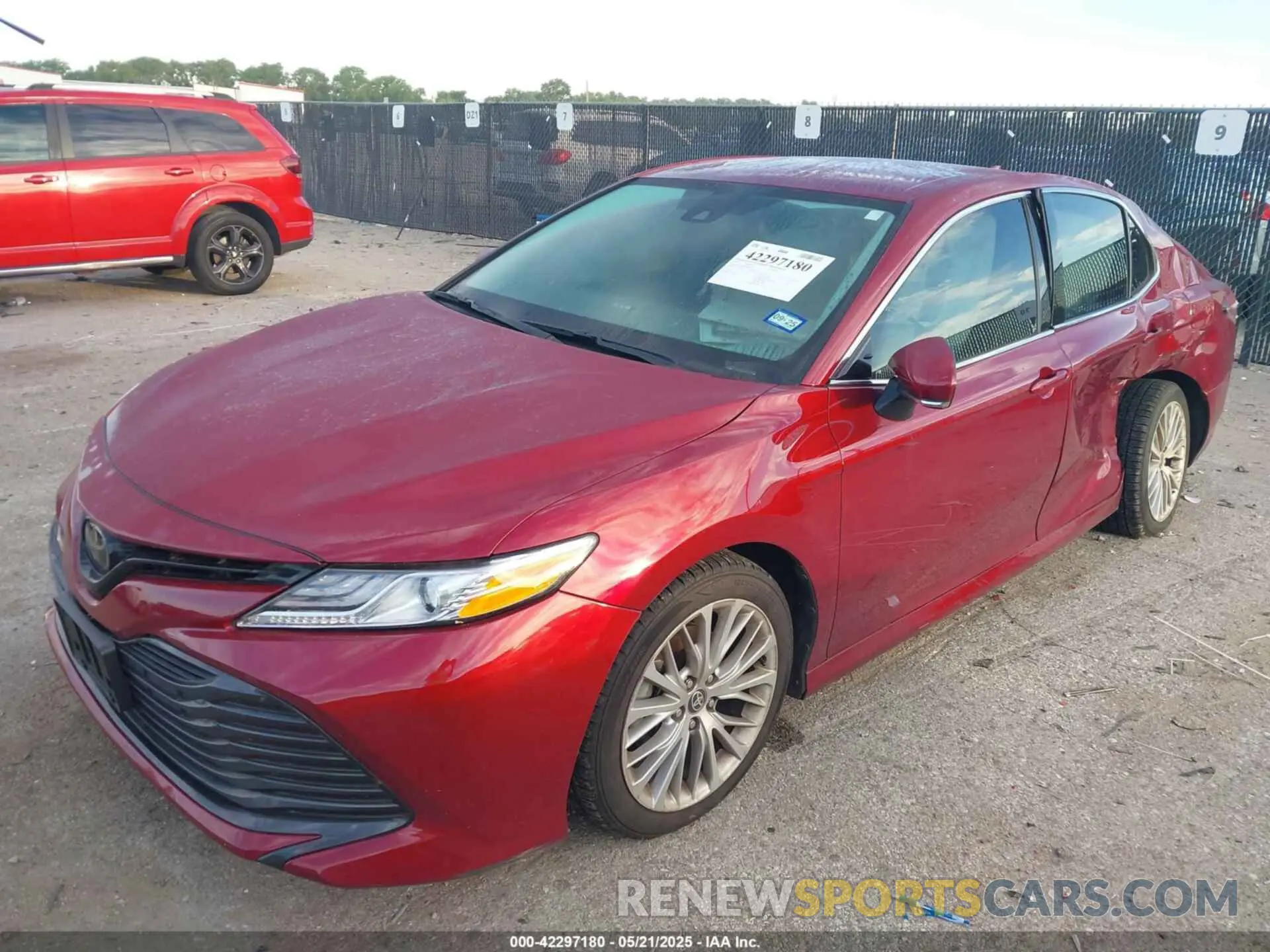 2 fotografías del automóvil dañado 4T1F11AK0LU388143 TOYOTA CAMRY 2020