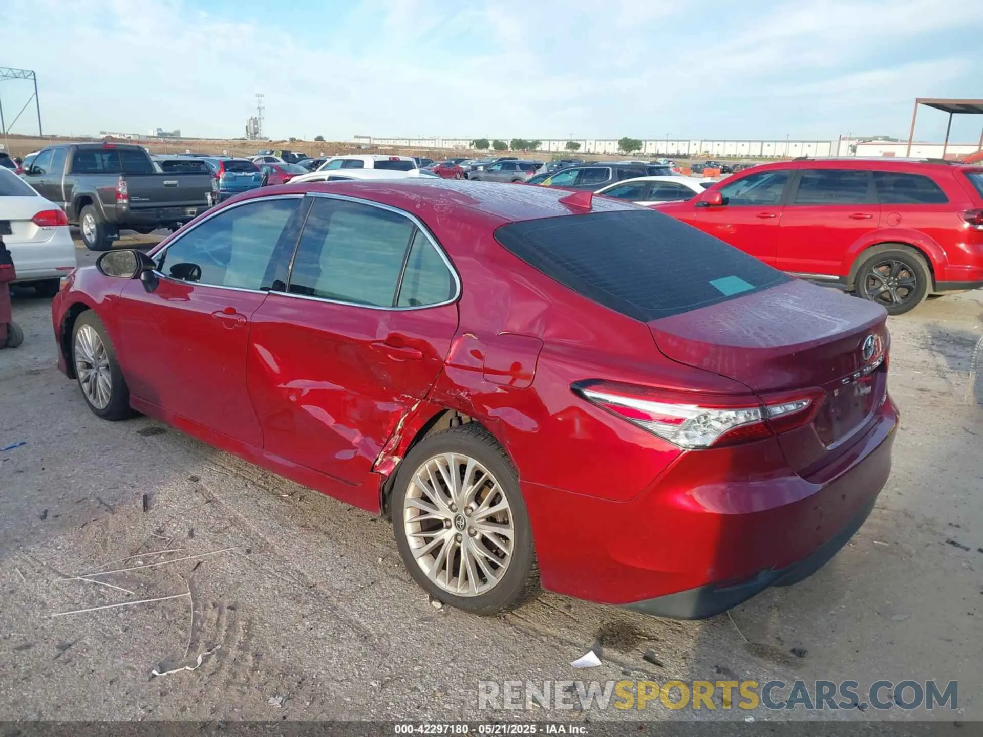 3 fotografías del automóvil dañado 4T1F11AK0LU388143 TOYOTA CAMRY 2020