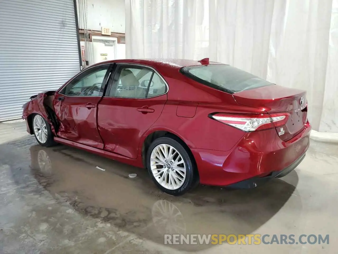 2 fotografías del automóvil dañado 4T1F11AK1LU300927 TOYOTA CAMRY 2020