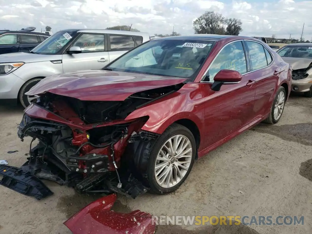 2 fotografías del automóvil dañado 4T1F11AK3LU970821 TOYOTA CAMRY 2020
