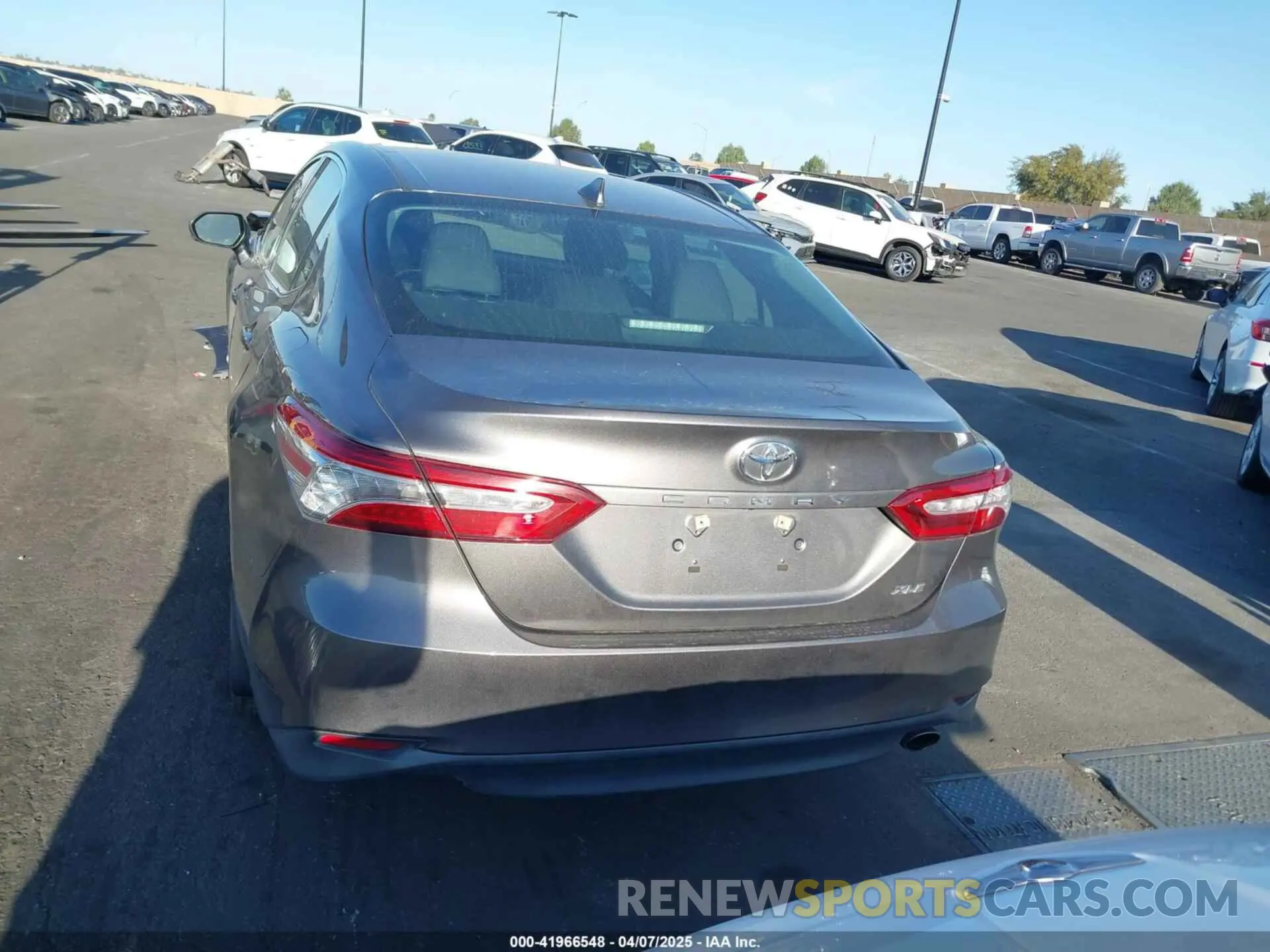 17 fotografías del automóvil dañado 4T1F11AK4LU308732 TOYOTA CAMRY 2020