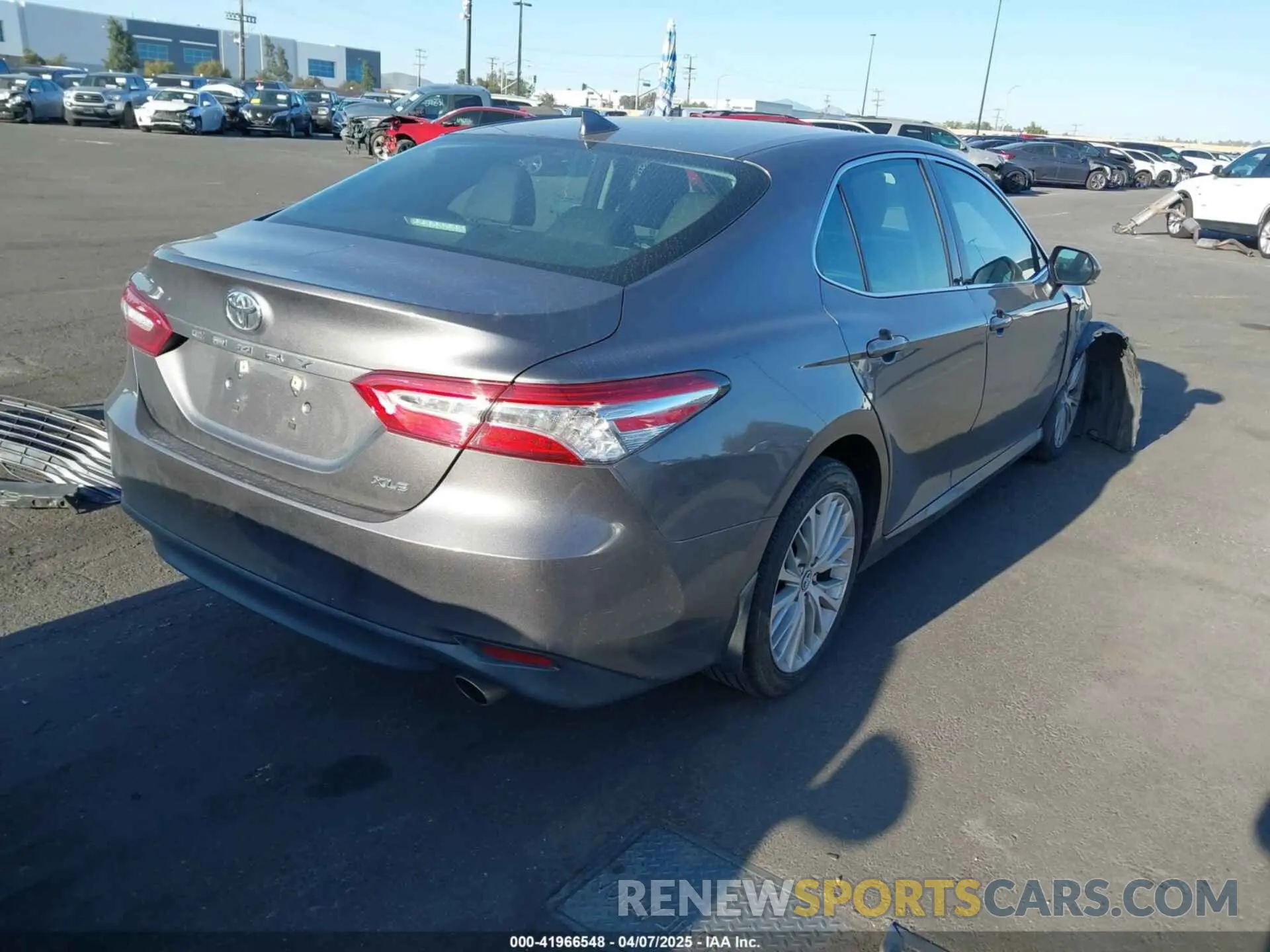 4 fotografías del automóvil dañado 4T1F11AK4LU308732 TOYOTA CAMRY 2020