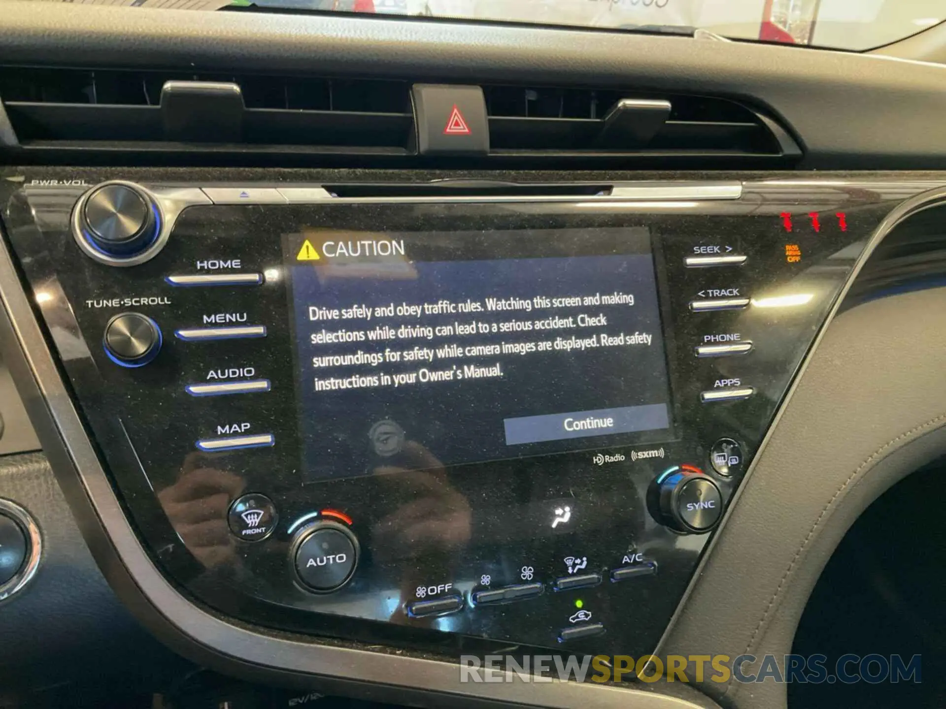 10 fotografías del automóvil dañado 4T1F11AK5LU943085 TOYOTA CAMRY 2020