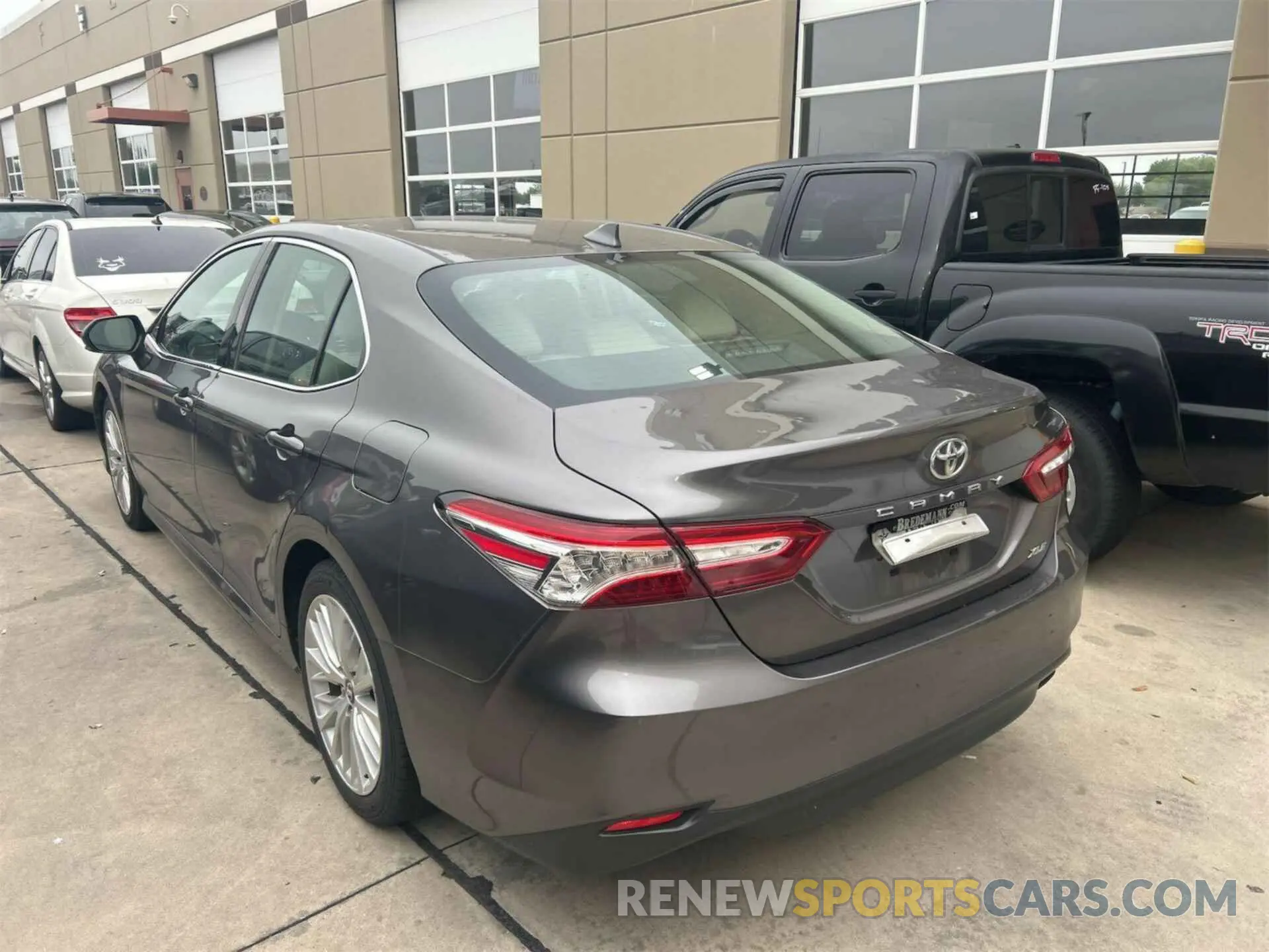 2 fotografías del automóvil dañado 4T1F11AK8LU859293 TOYOTA CAMRY 2020