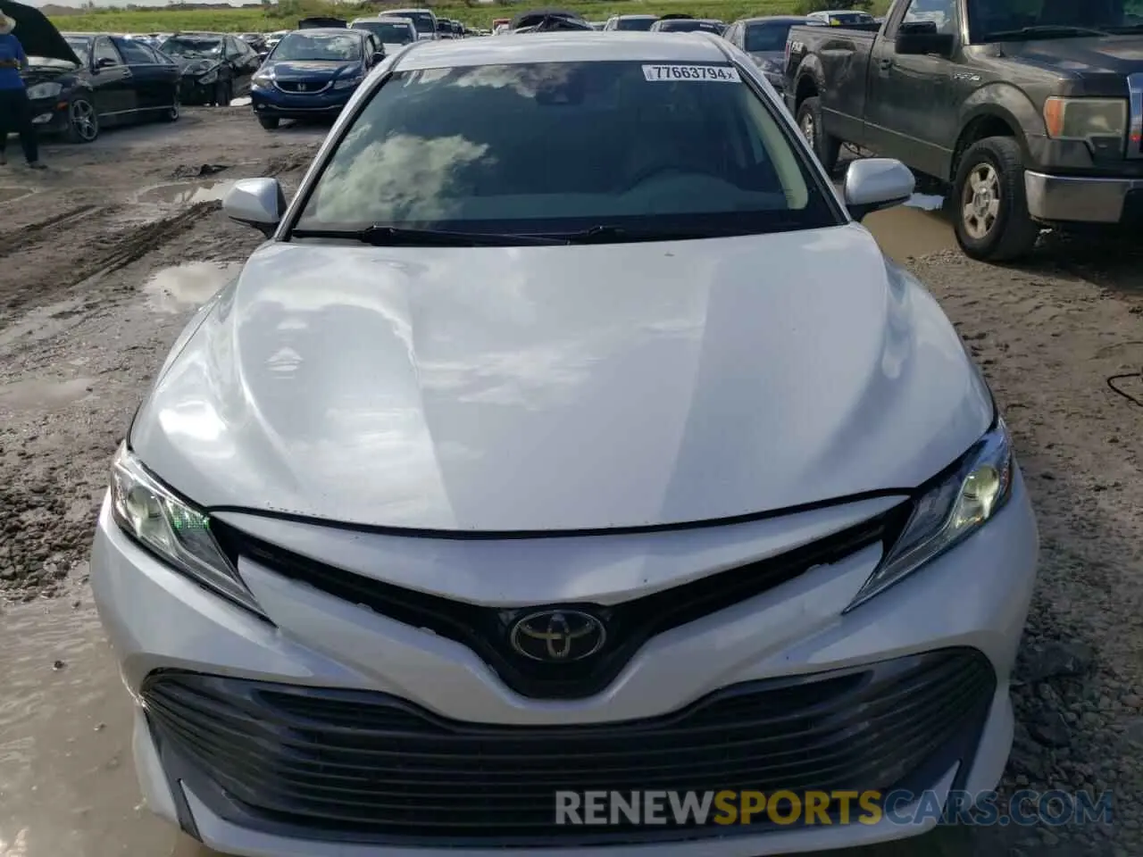5 fotografías del automóvil dañado 4T1F11AK9LU943218 TOYOTA CAMRY 2020