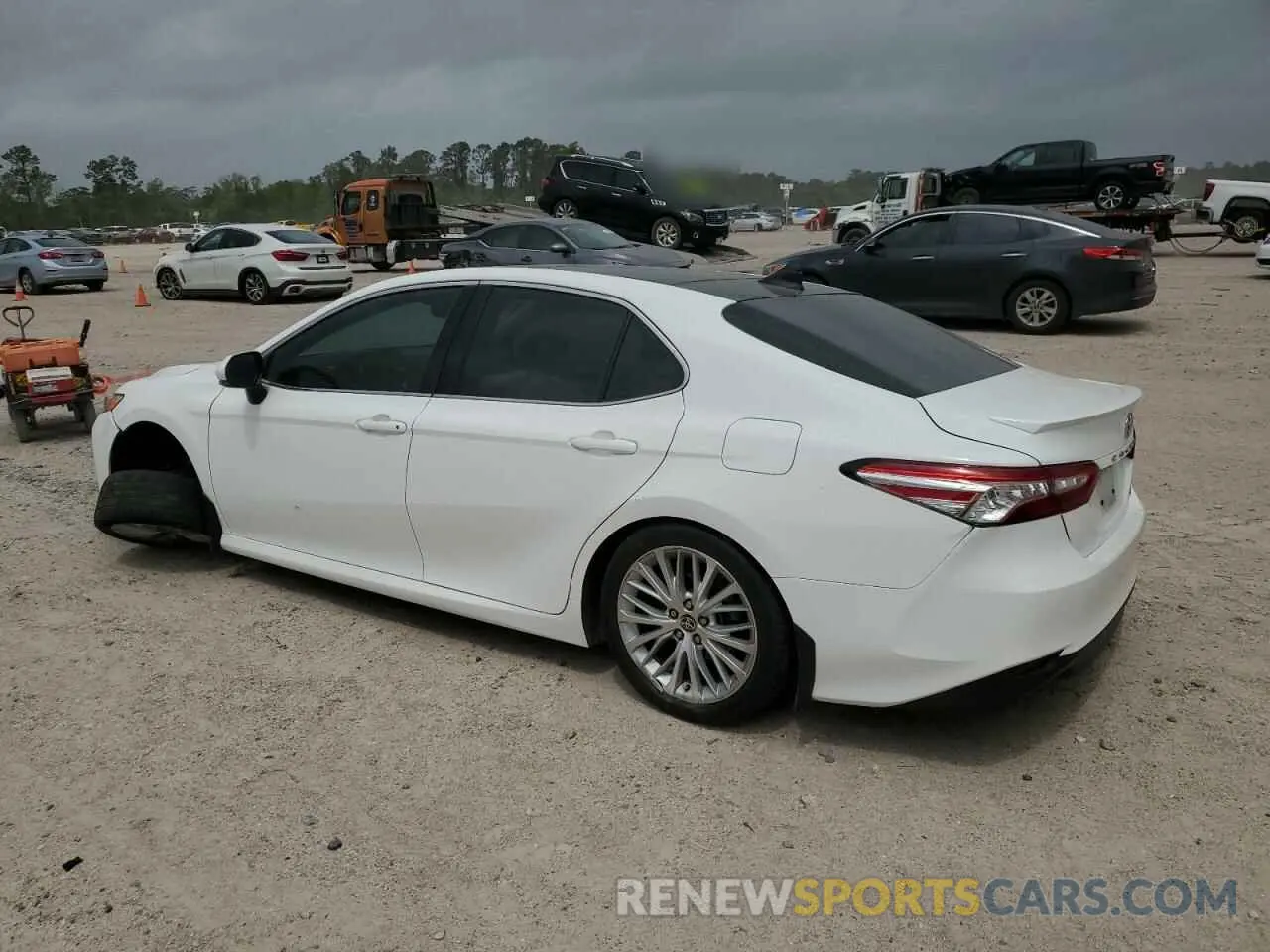2 fotografías del automóvil dañado 4T1F11AK9LU975747 TOYOTA CAMRY 2020