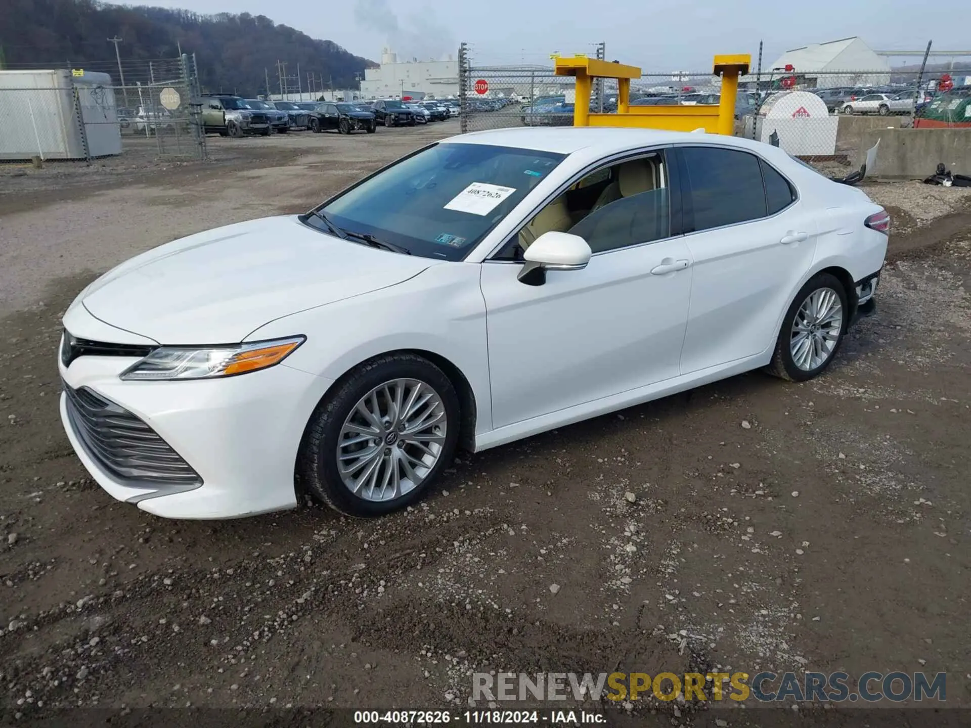 2 fotografías del automóvil dañado 4T1F11AKXLU886883 TOYOTA CAMRY 2020
