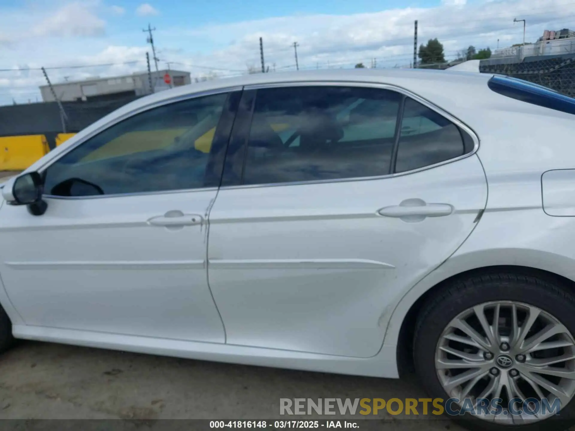 15 fotografías del automóvil dañado 4T1F31AK2LU014000 TOYOTA CAMRY 2020