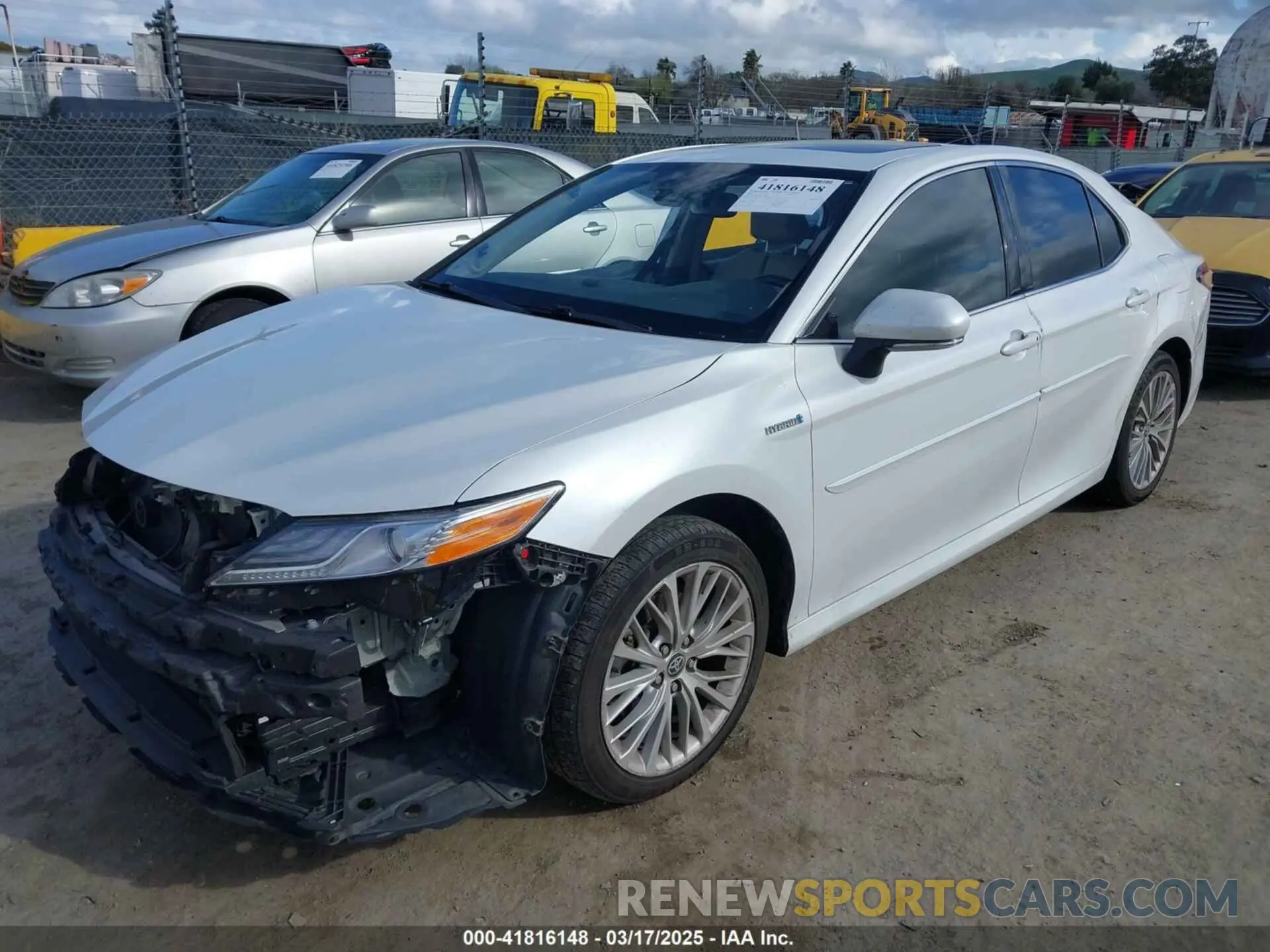2 fotografías del automóvil dañado 4T1F31AK2LU014000 TOYOTA CAMRY 2020
