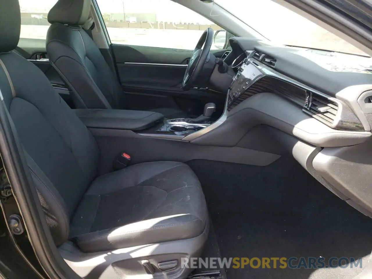 5 fotografías del automóvil dañado 4T1F31AK3LU545075 TOYOTA CAMRY 2020