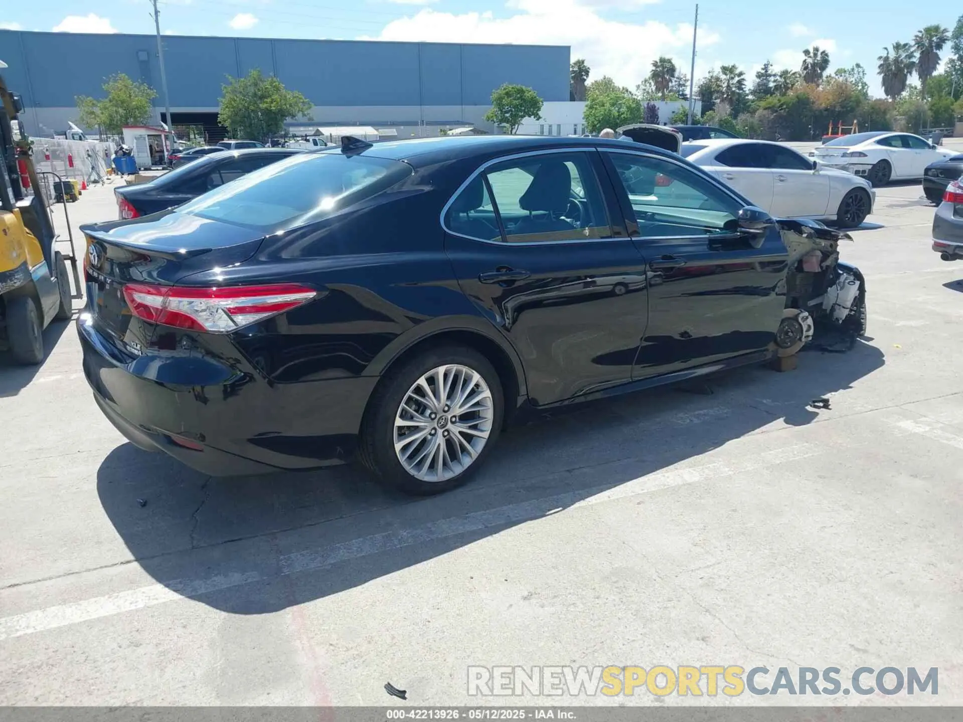 4 fotografías del automóvil dañado 4T1F31AK4LU526096 TOYOTA CAMRY 2020