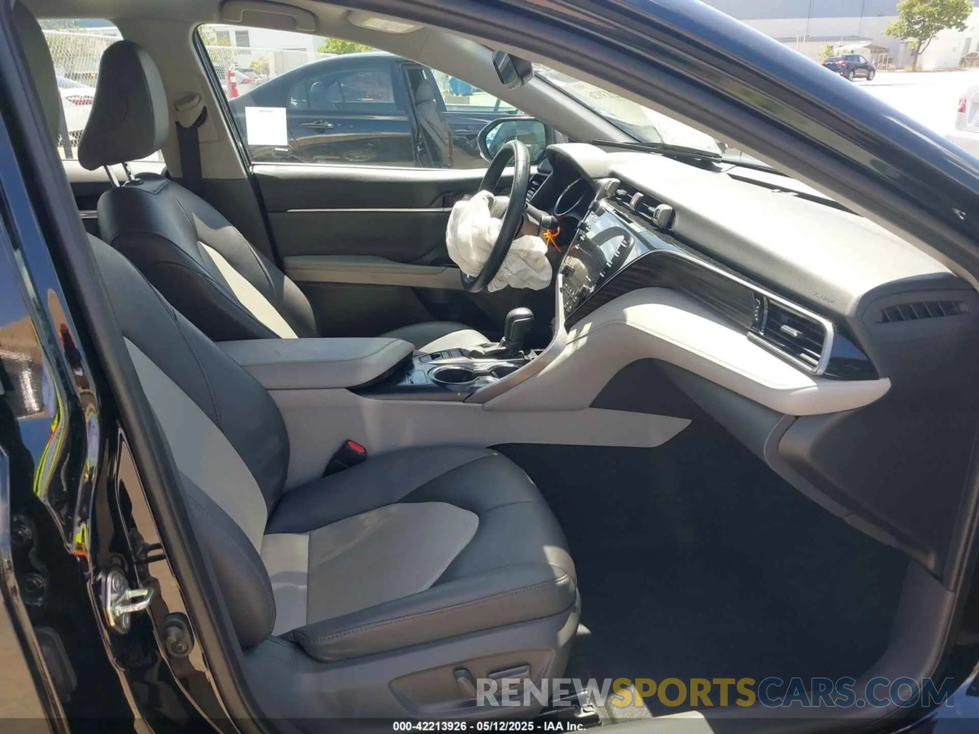 5 fotografías del automóvil dañado 4T1F31AK4LU526096 TOYOTA CAMRY 2020
