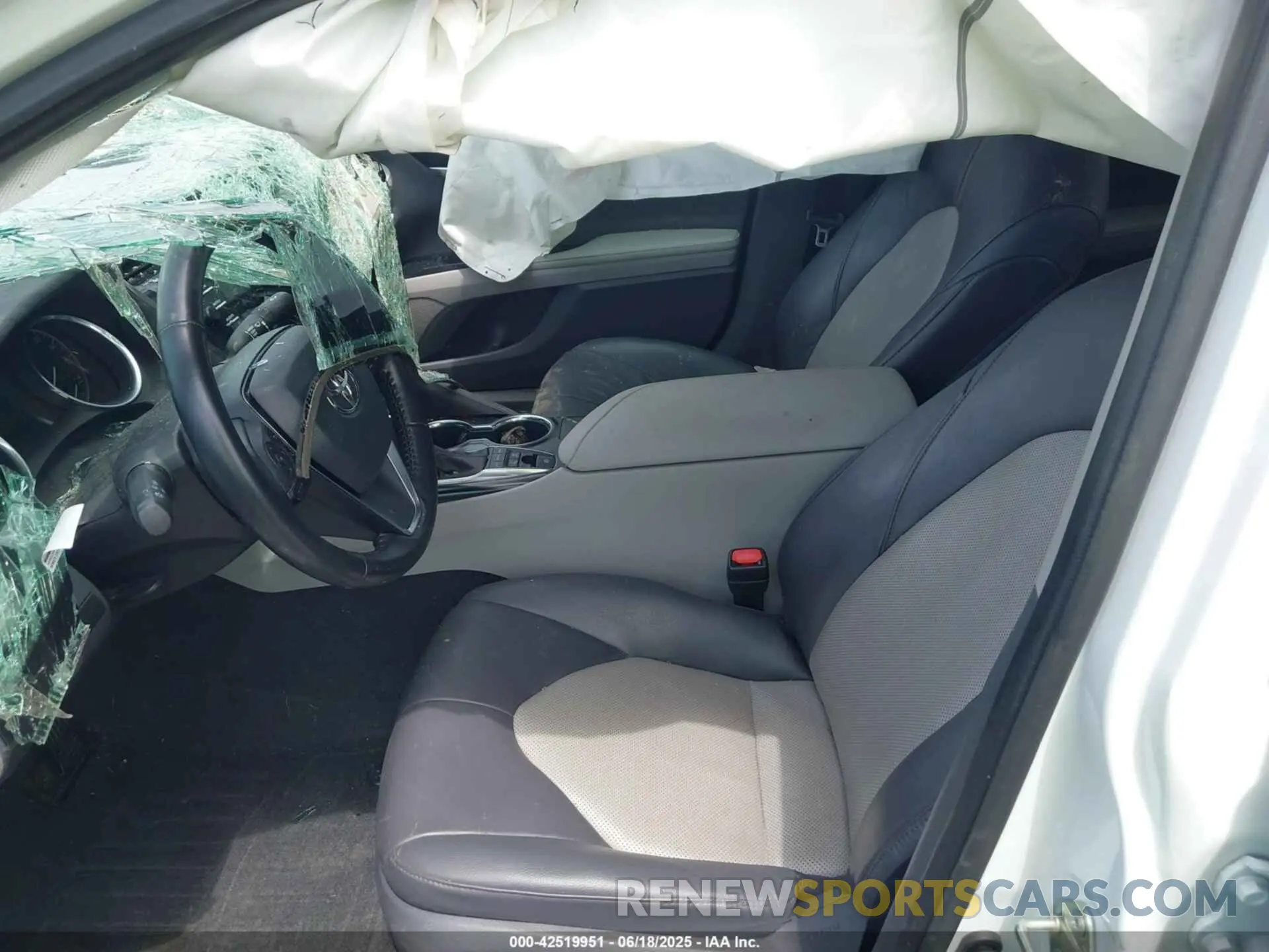 5 fotografías del automóvil dañado 4T1F31AK8LU520706 TOYOTA CAMRY 2020