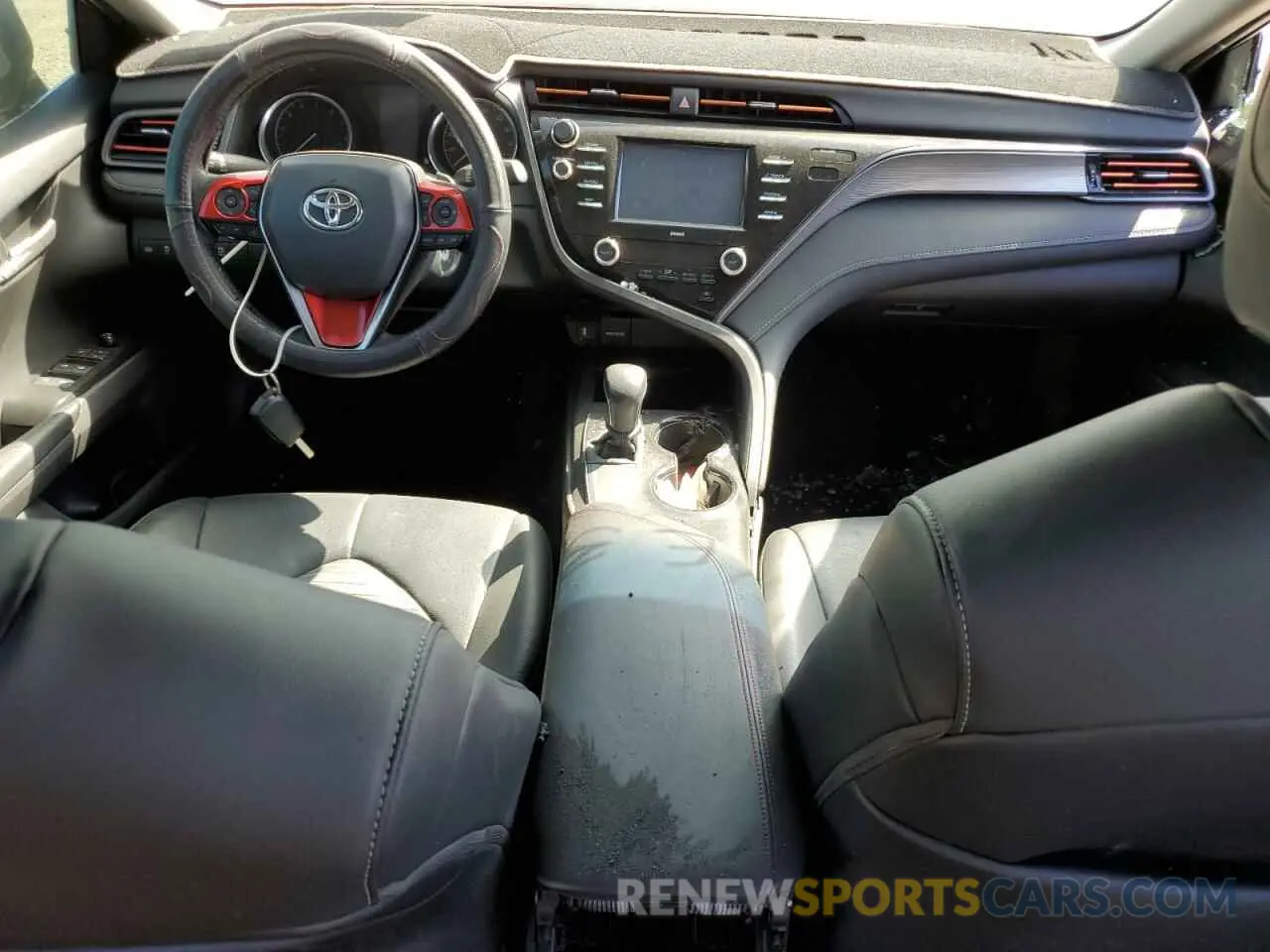 8 fotografías del automóvil dañado 4T1G11AK0LU312362 TOYOTA CAMRY 2020