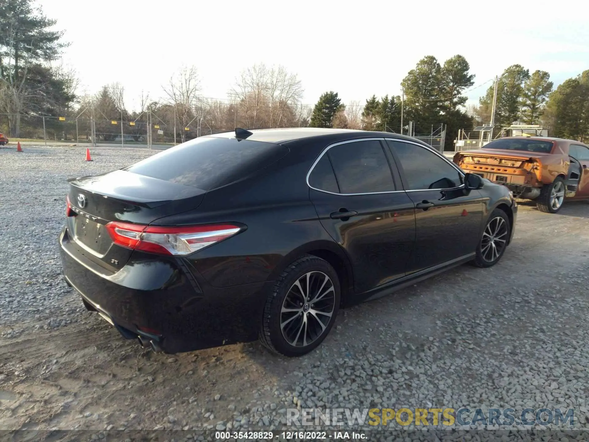 4 fotografías del automóvil dañado 4T1G11AK0LU316587 TOYOTA CAMRY 2020