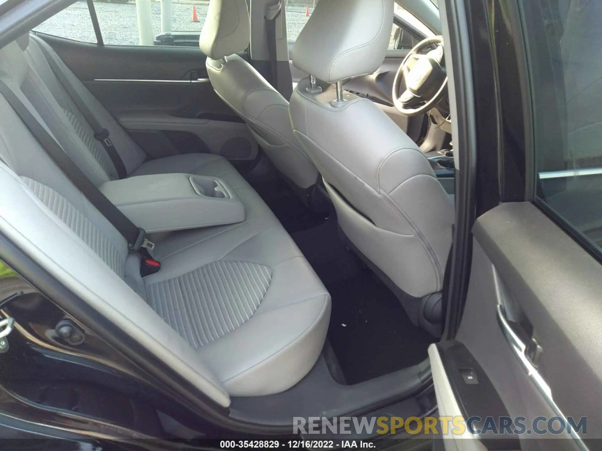 8 fotografías del automóvil dañado 4T1G11AK0LU316587 TOYOTA CAMRY 2020