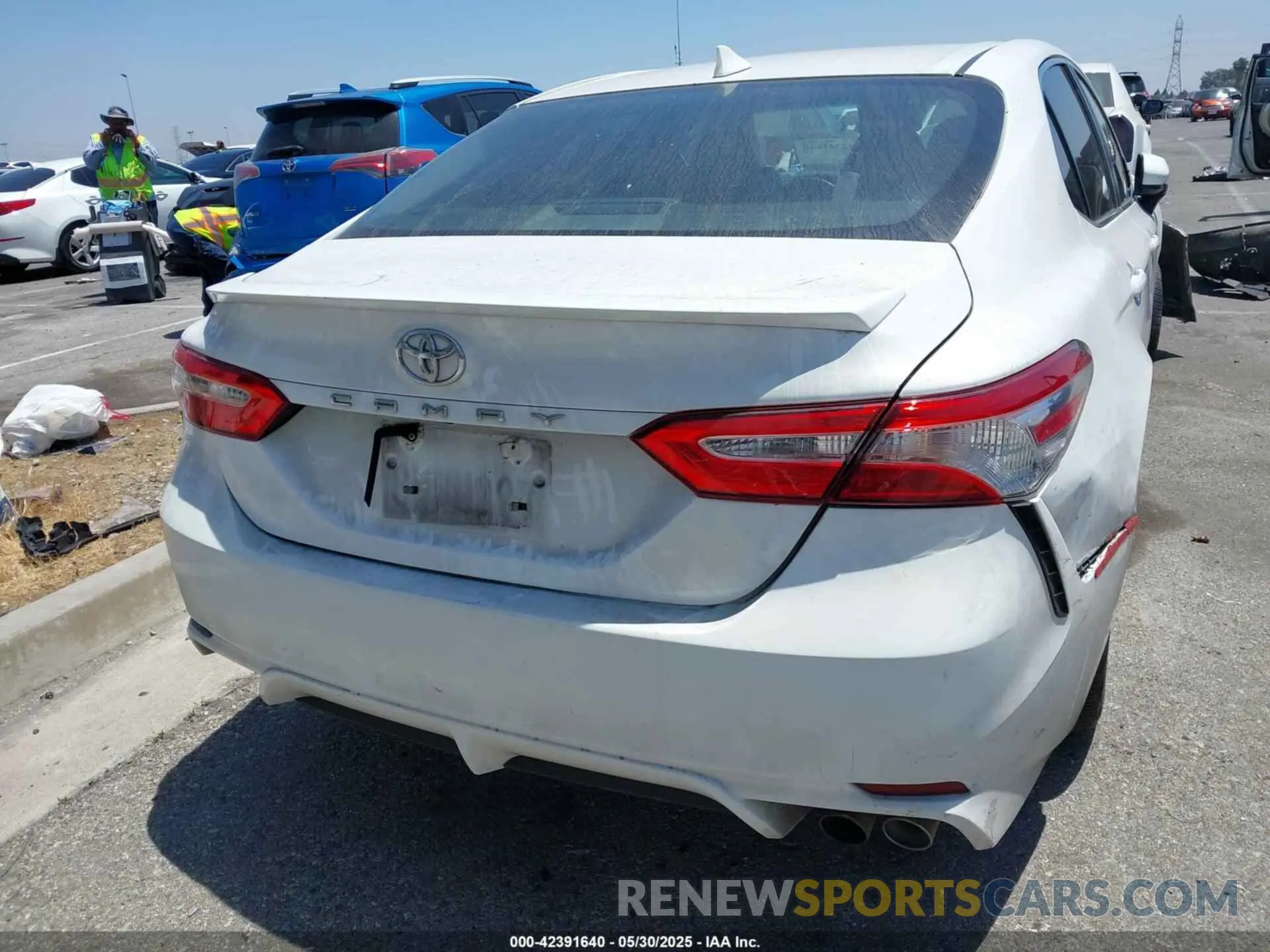 16 fotografías del automóvil dañado 4T1G11AK0LU327363 TOYOTA CAMRY 2020