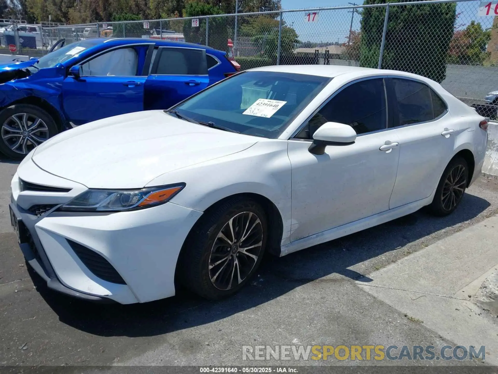 2 fotografías del automóvil dañado 4T1G11AK0LU327363 TOYOTA CAMRY 2020