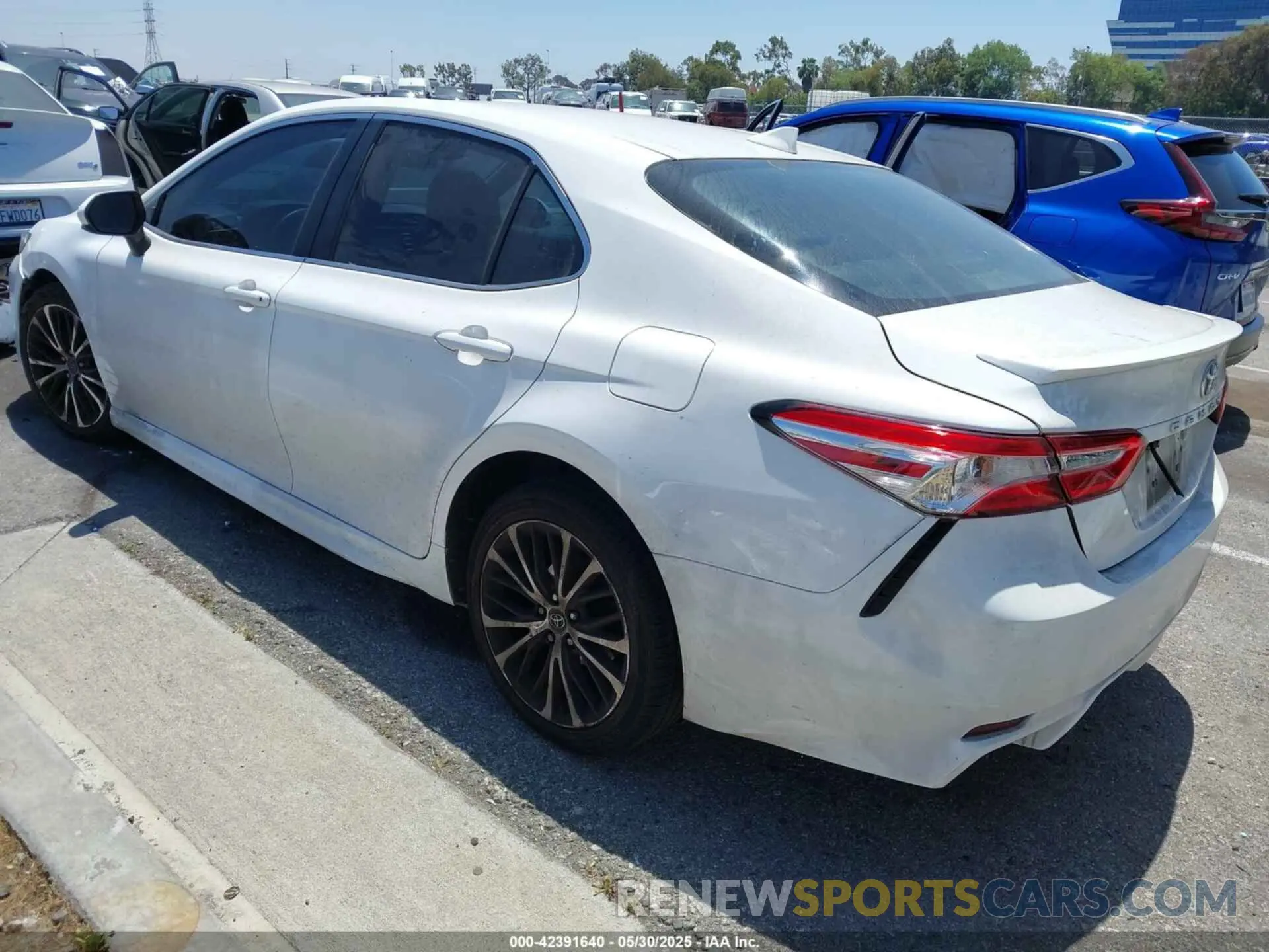 3 fotografías del automóvil dañado 4T1G11AK0LU327363 TOYOTA CAMRY 2020
