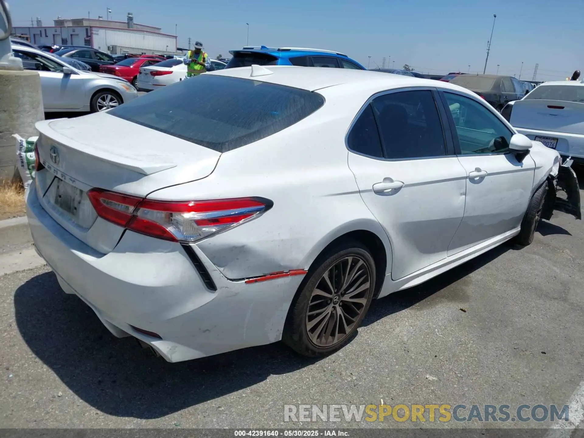 4 fotografías del automóvil dañado 4T1G11AK0LU327363 TOYOTA CAMRY 2020