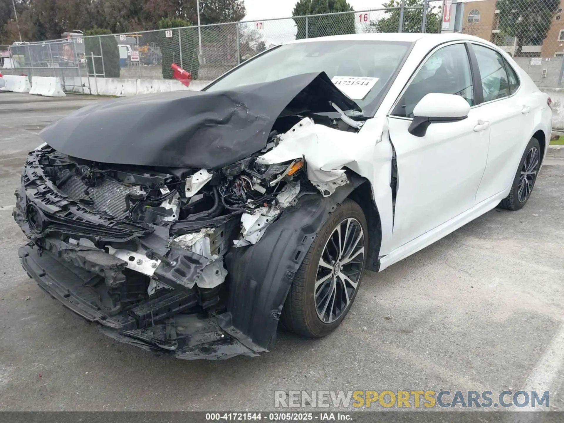 2 fotografías del automóvil dañado 4T1G11AK0LU338458 TOYOTA CAMRY 2020