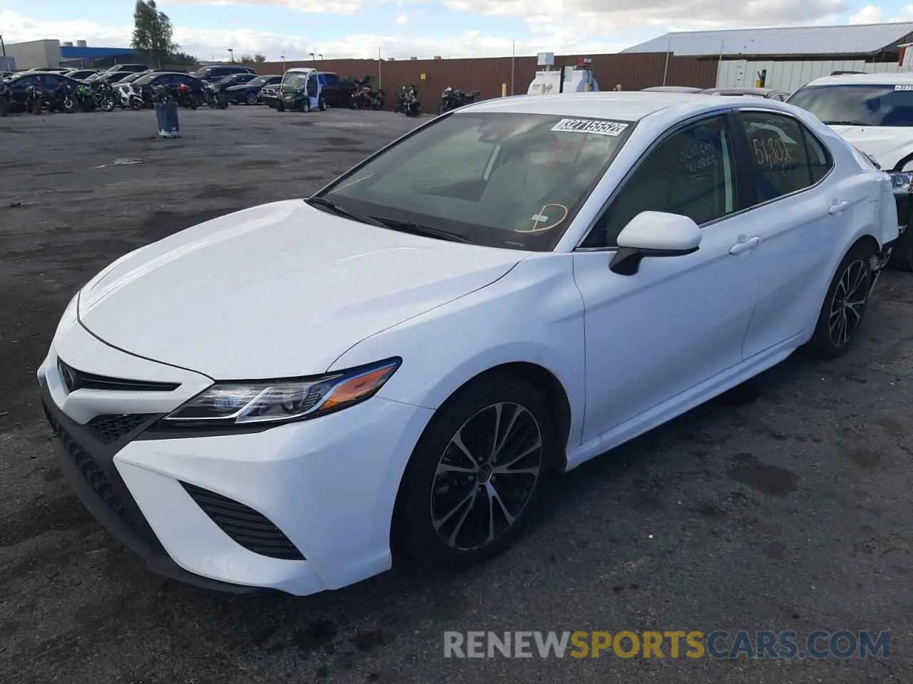 2 fotografías del automóvil dañado 4T1G11AK0LU343806 TOYOTA CAMRY 2020