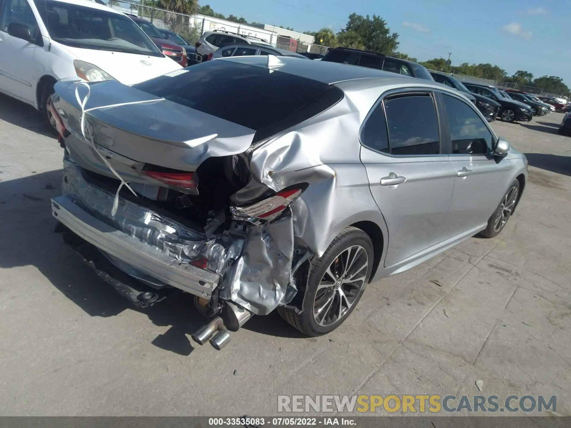 4 fotografías del automóvil dañado 4T1G11AK0LU352487 TOYOTA CAMRY 2020