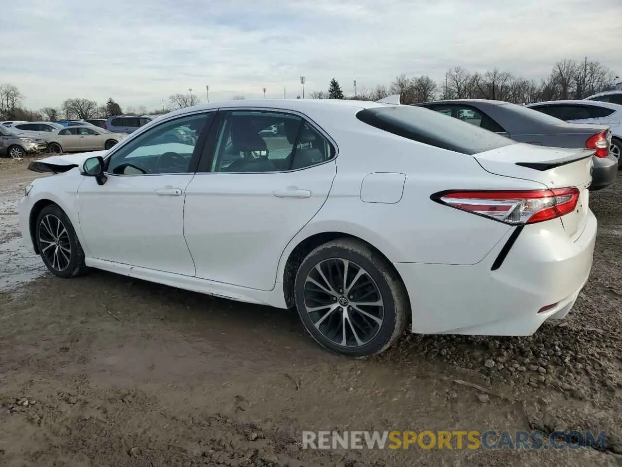 2 fotografías del automóvil dañado 4T1G11AK0LU360279 TOYOTA CAMRY 2020