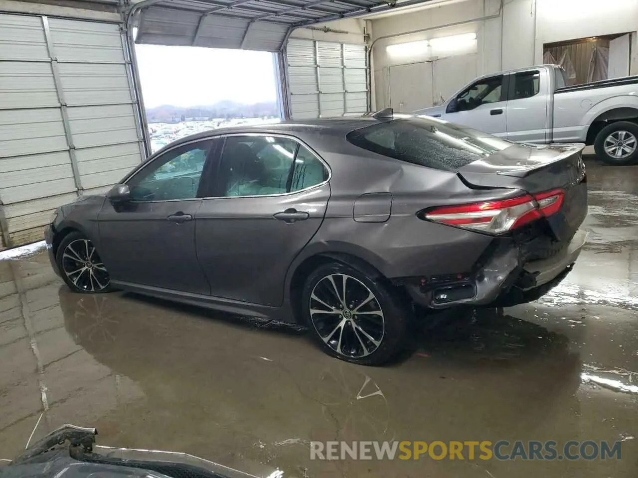 2 fotografías del automóvil dañado 4T1G11AK0LU371251 TOYOTA CAMRY 2020