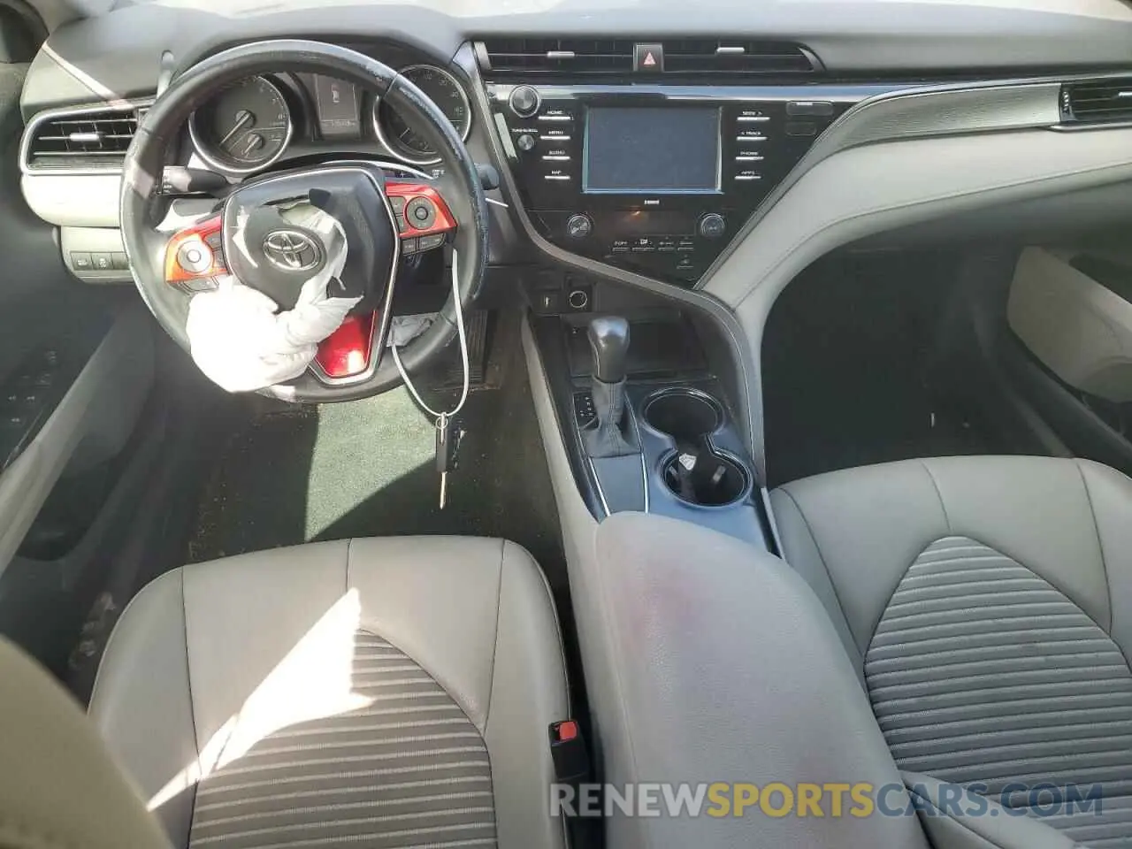 8 fotografías del automóvil dañado 4T1G11AK0LU396425 TOYOTA CAMRY 2020