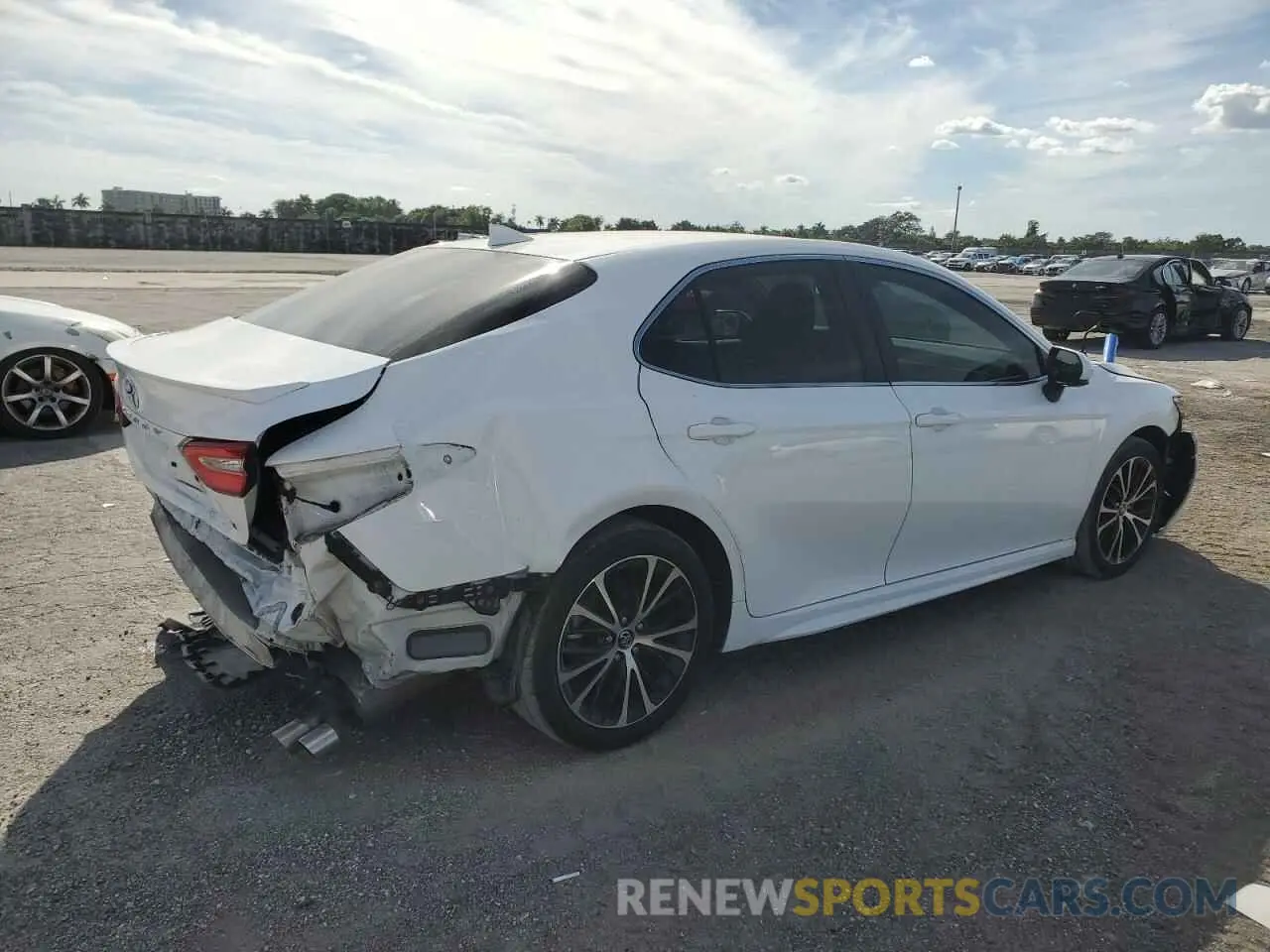 3 fotografías del automóvil dañado 4T1G11AK0LU900665 TOYOTA CAMRY 2020