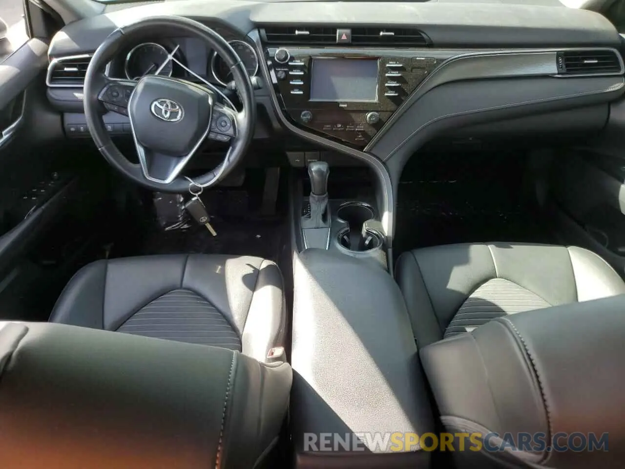 8 fotografías del automóvil dañado 4T1G11AK0LU900665 TOYOTA CAMRY 2020
