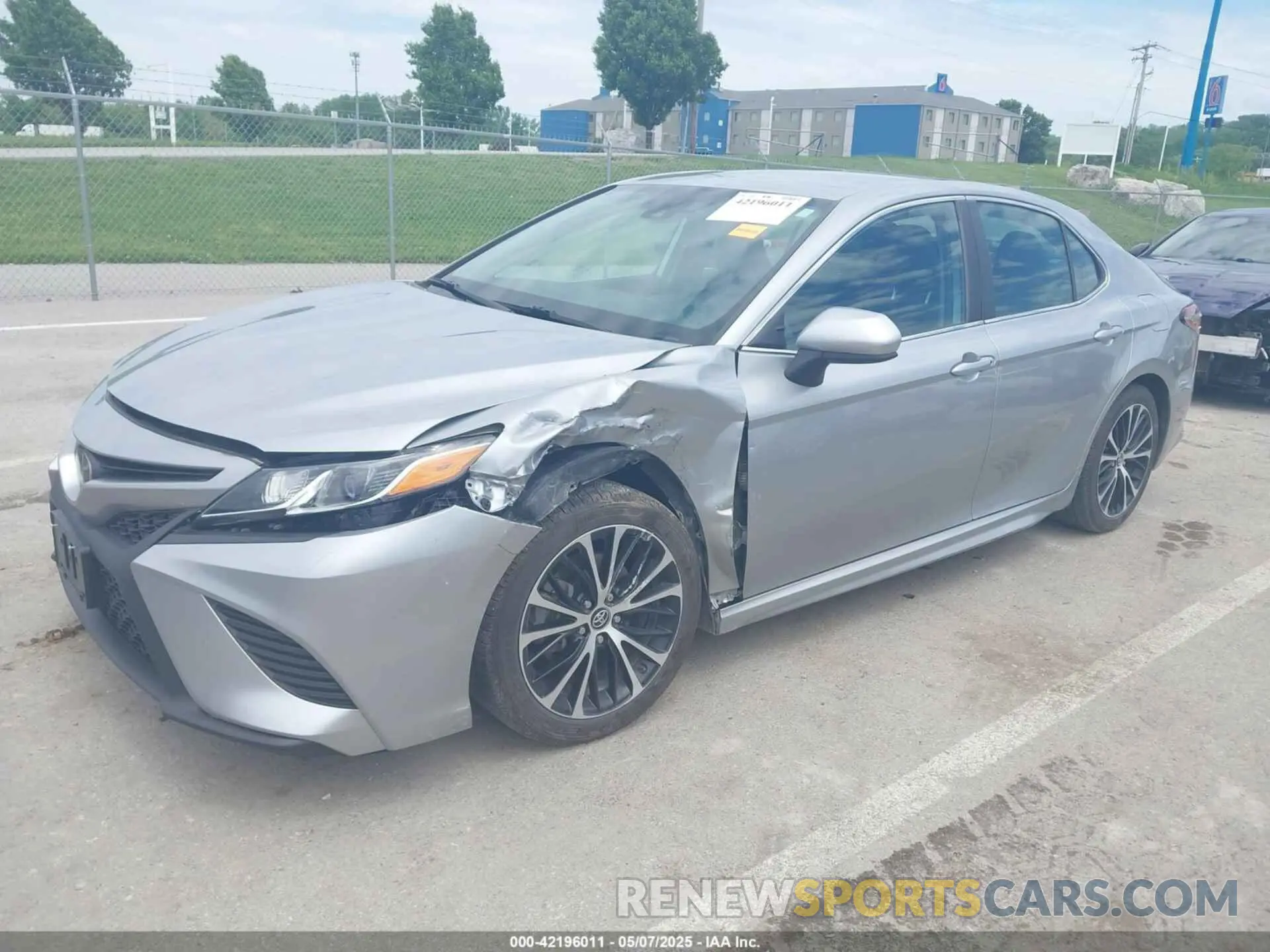 2 fotografías del automóvil dañado 4T1G11AK0LU924187 TOYOTA CAMRY 2020