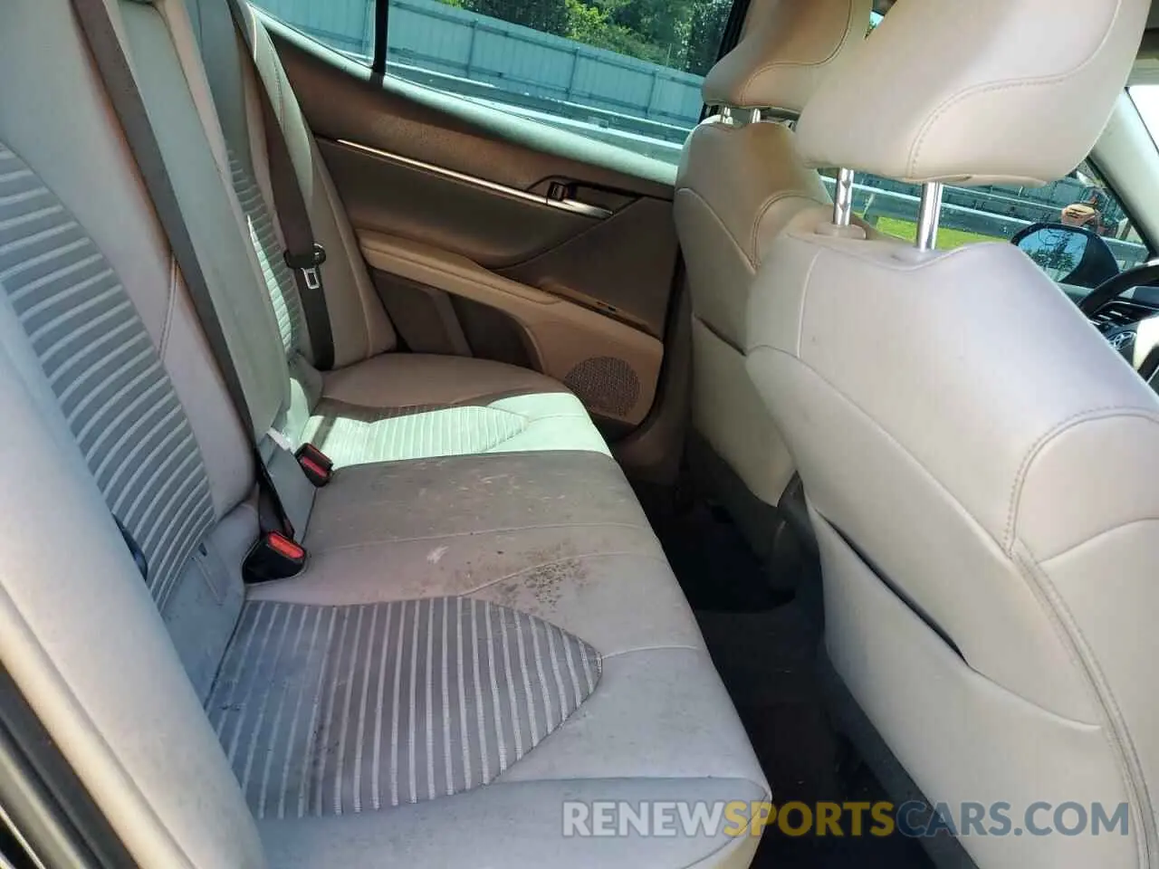 10 fotografías del automóvil dañado 4T1G11AK0LU942088 TOYOTA CAMRY 2020