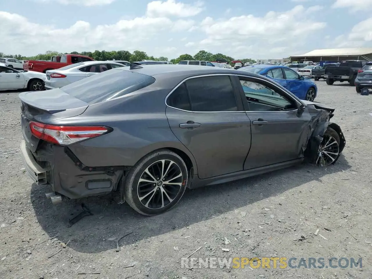 3 fotografías del automóvil dañado 4T1G11AK0LU944570 TOYOTA CAMRY 2020