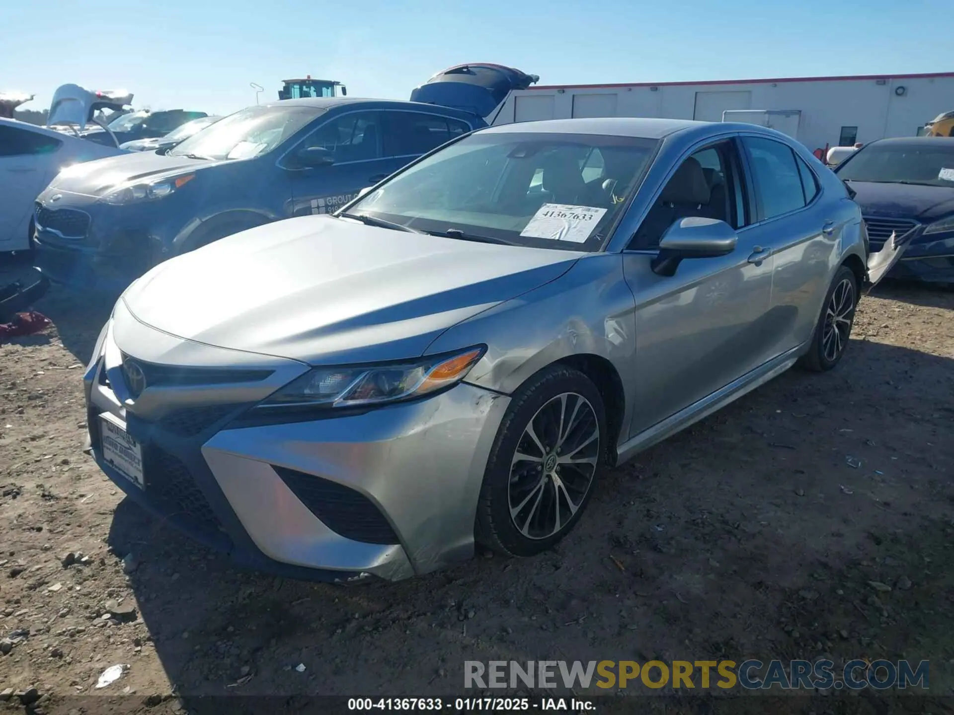 2 fotografías del automóvil dañado 4T1G11AK0LU947968 TOYOTA CAMRY 2020