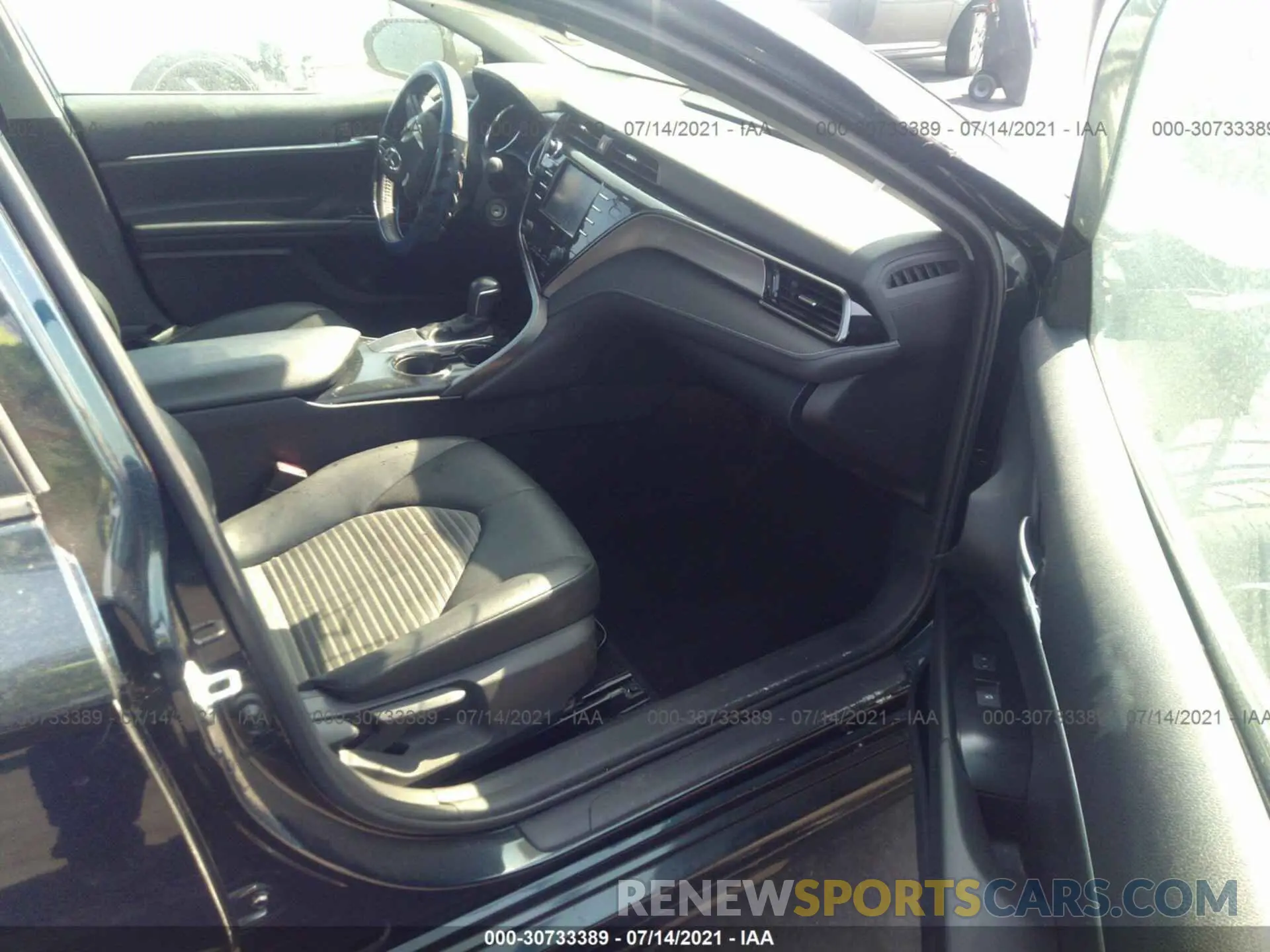 5 fotografías del automóvil dañado 4T1G11AK0LU968545 TOYOTA CAMRY 2020