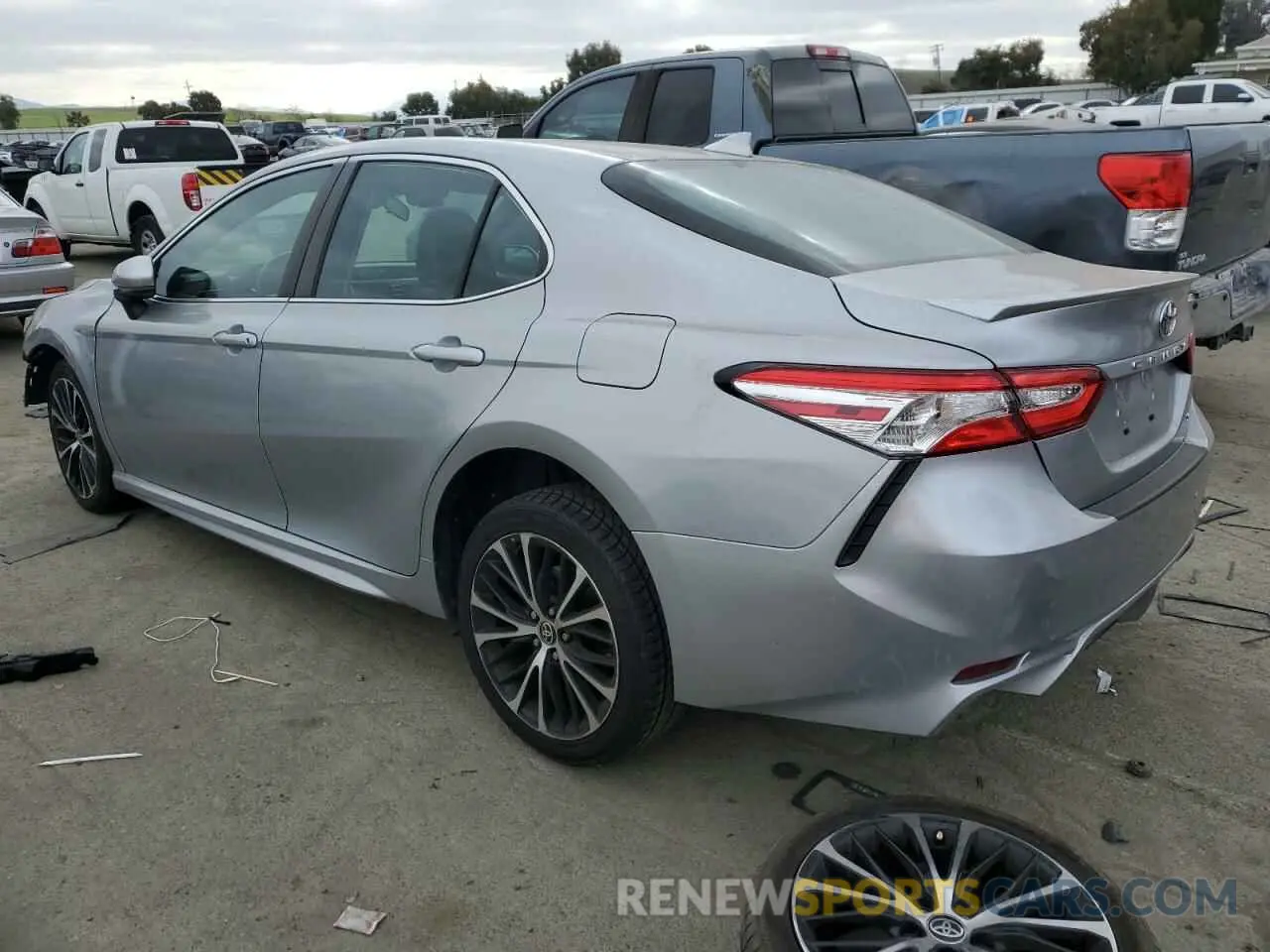 2 fotografías del automóvil dañado 4T1G11AK0LU971560 TOYOTA CAMRY 2020