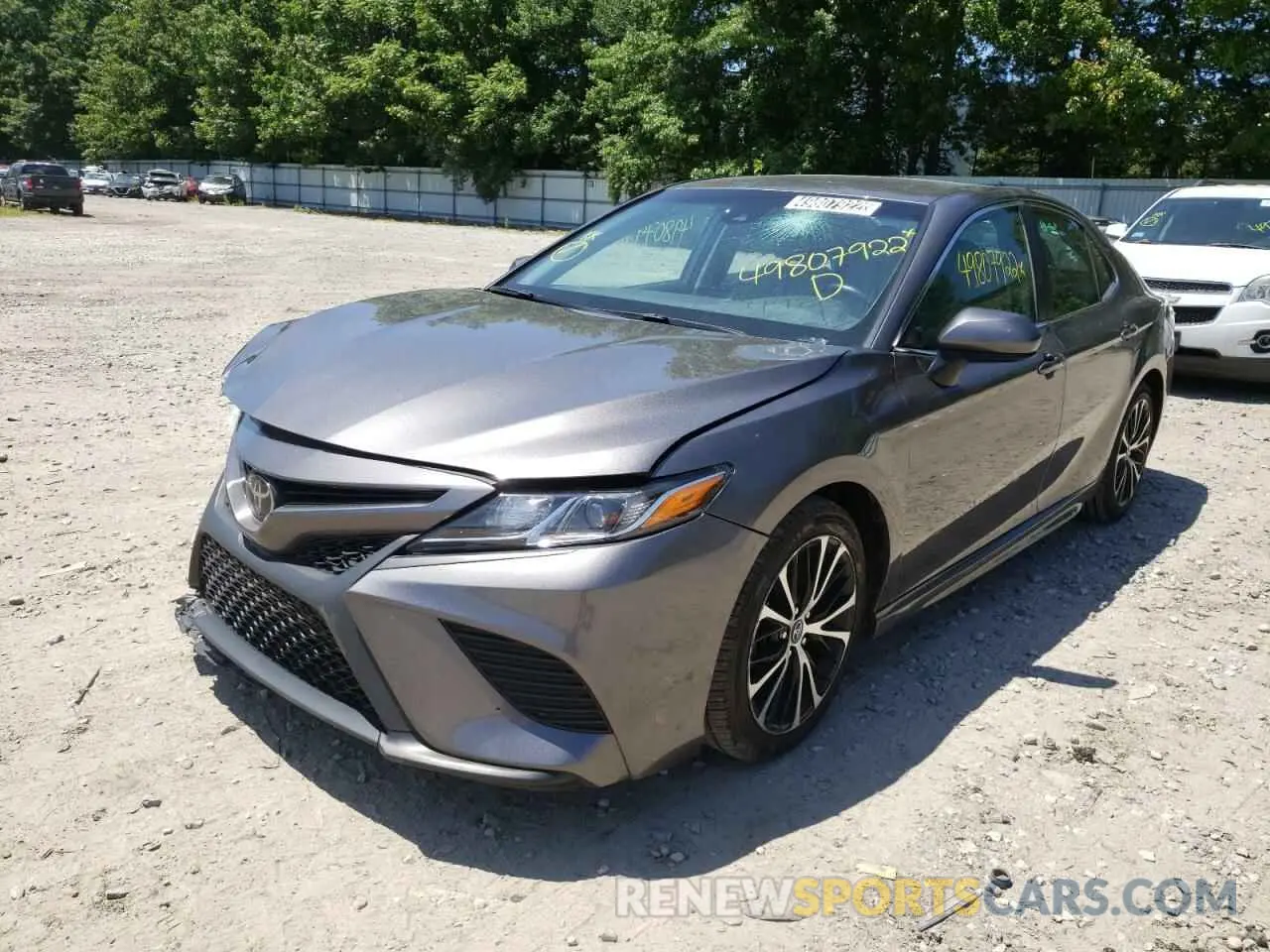 2 fotografías del automóvil dañado 4T1G11AK1LU305467 TOYOTA CAMRY 2020