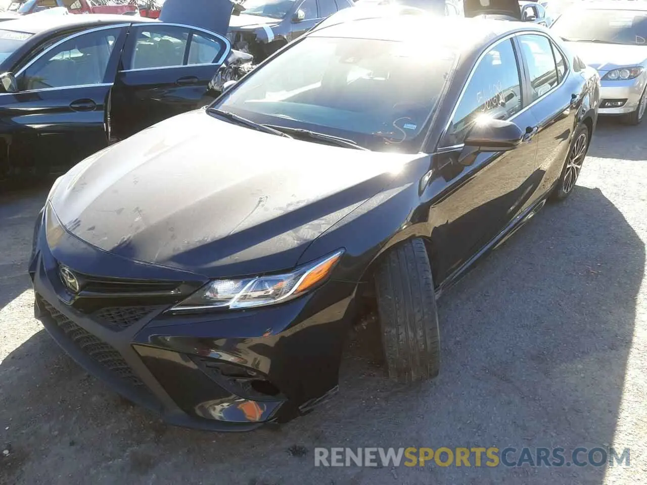 2 fotografías del automóvil dañado 4T1G11AK1LU305761 TOYOTA CAMRY 2020