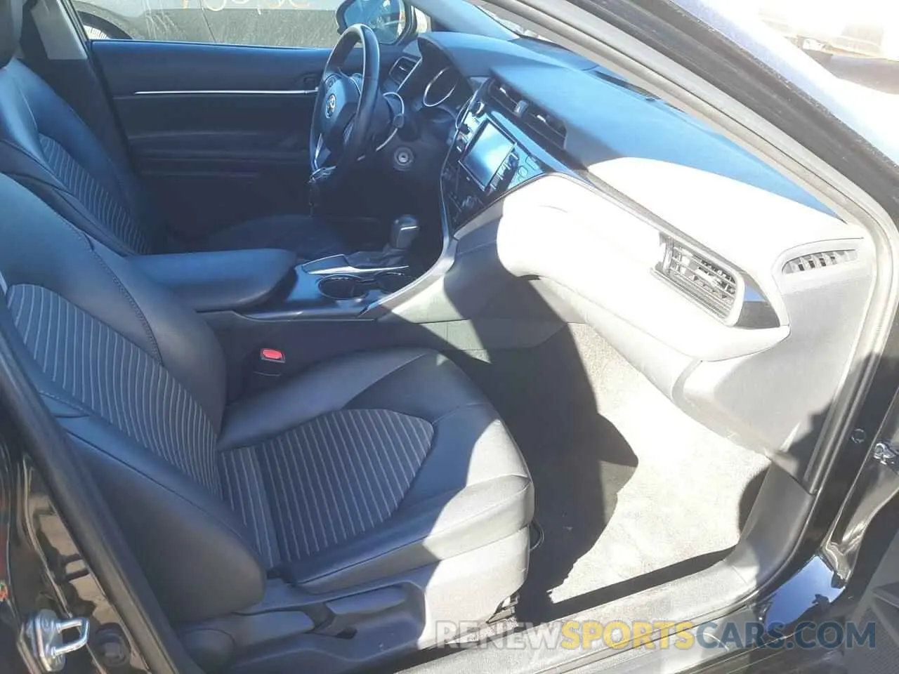 5 fotografías del automóvil dañado 4T1G11AK1LU305761 TOYOTA CAMRY 2020