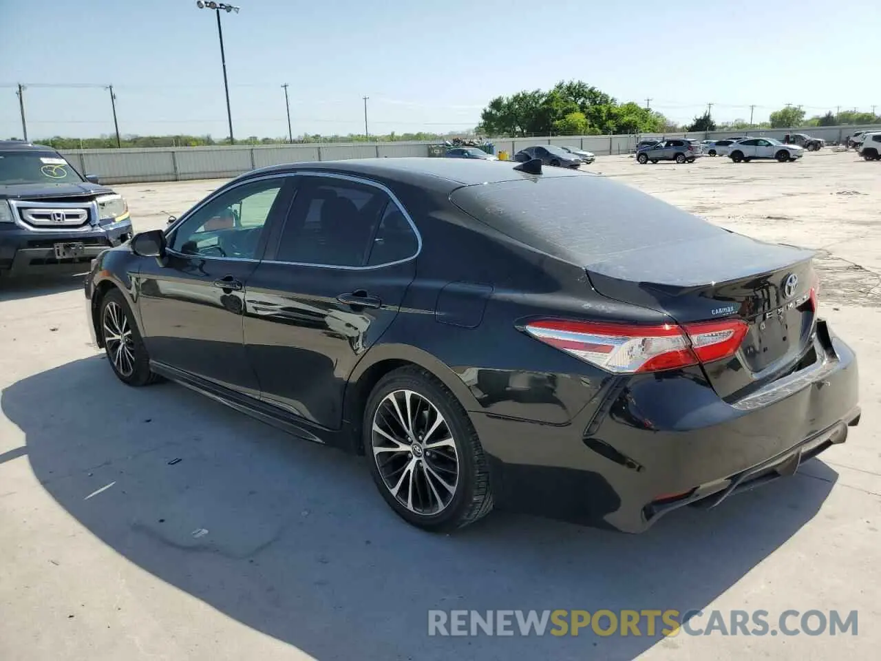 2 fotografías del automóvil dañado 4T1G11AK1LU329302 TOYOTA CAMRY 2020