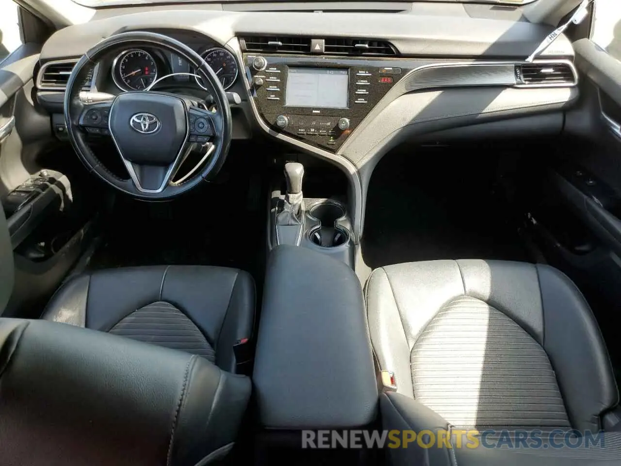 8 fotografías del automóvil dañado 4T1G11AK1LU329302 TOYOTA CAMRY 2020