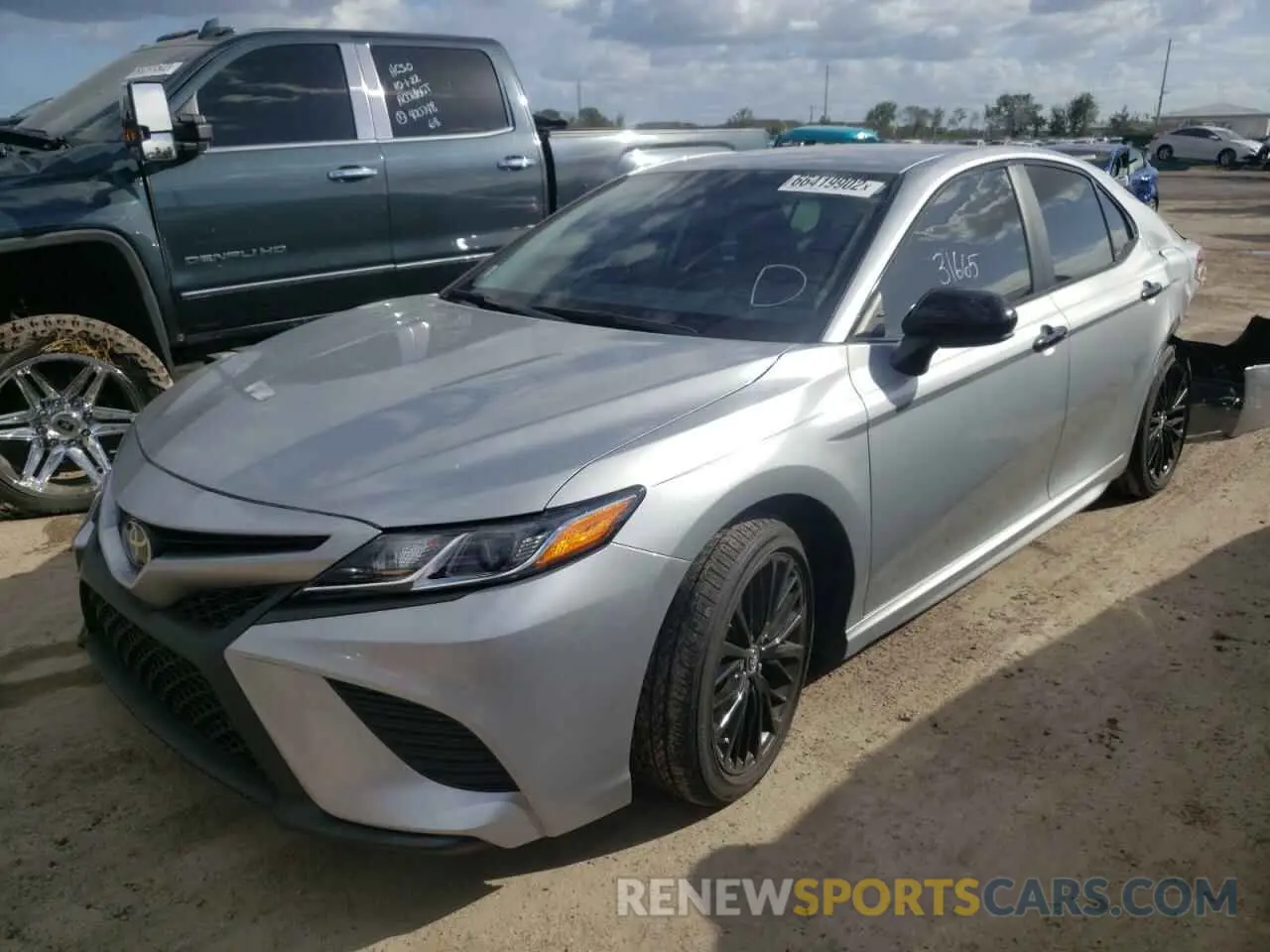 2 fotografías del automóvil dañado 4T1G11AK1LU350442 TOYOTA CAMRY 2020