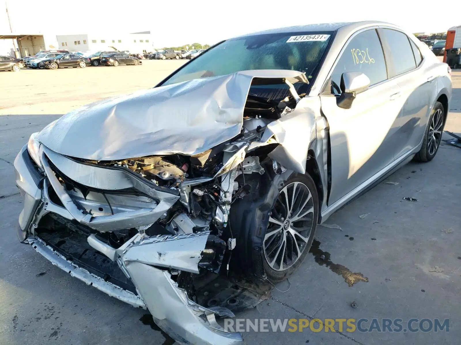 2 fotografías del automóvil dañado 4T1G11AK1LU384509 TOYOTA CAMRY 2020